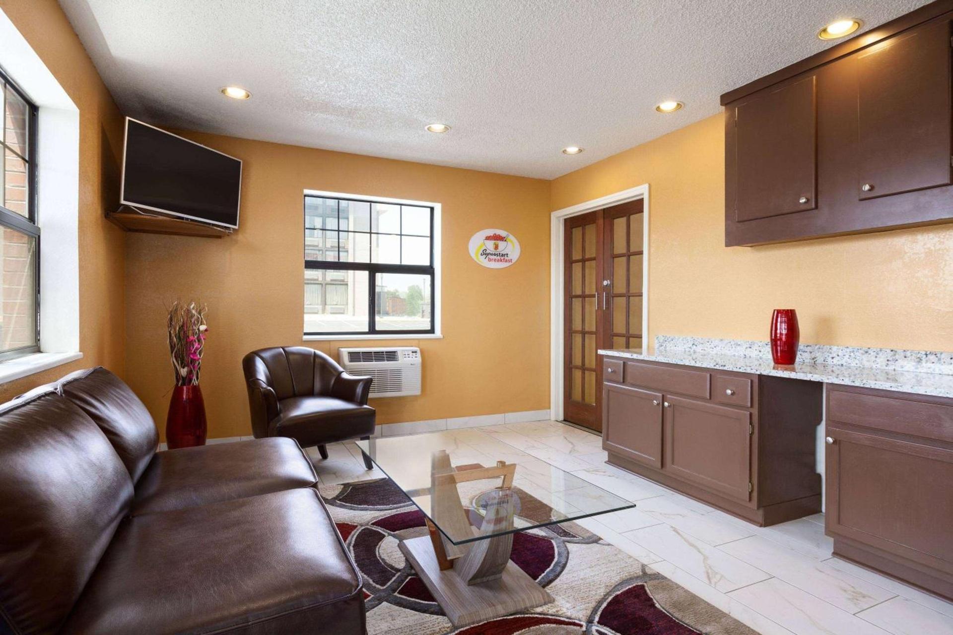 Super 8 by Wyndham Colorado Springs/Afa Area photo 3