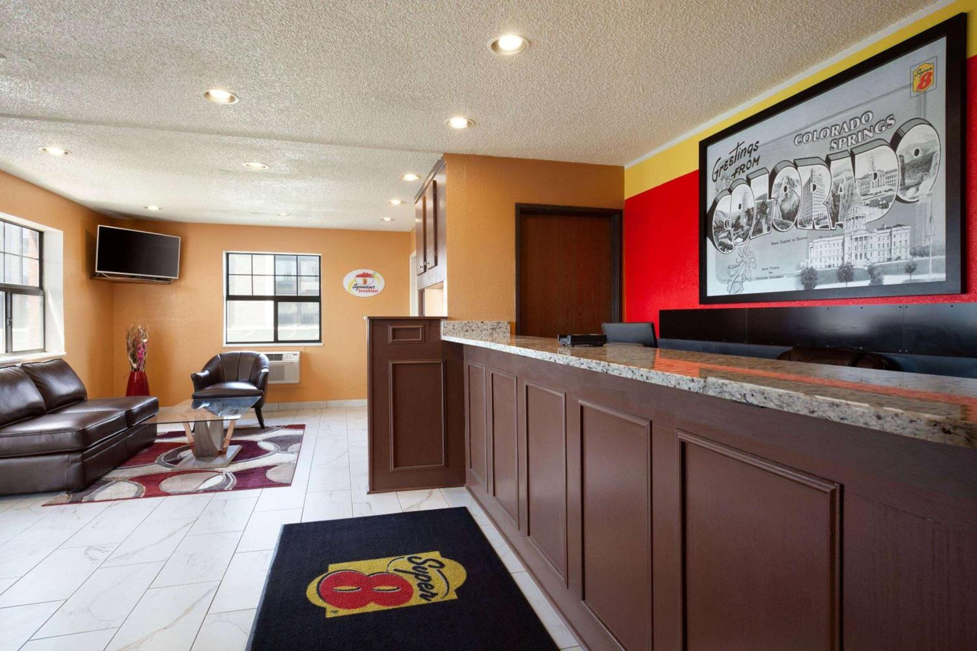 Super 8 by Wyndham Colorado Springs/Afa Area photo 4