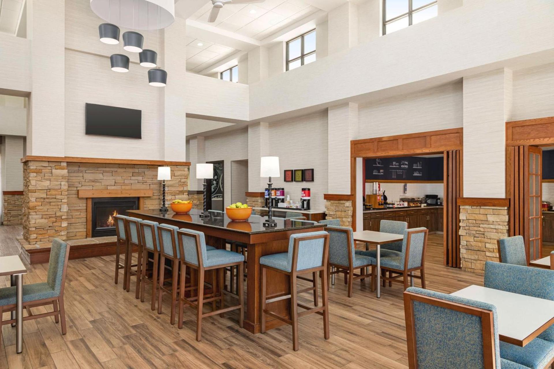 Hampton Inn & Suites Springfield photo 10