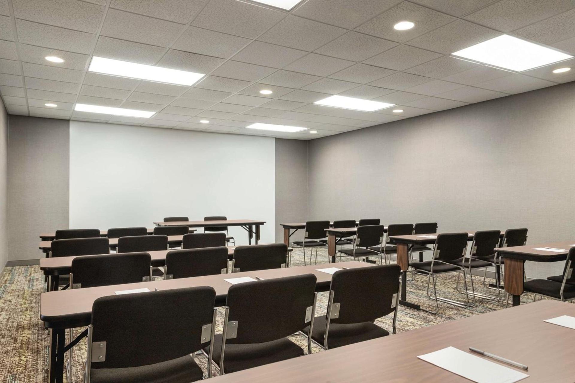 Hampton Inn & Suites Springfield photo 29