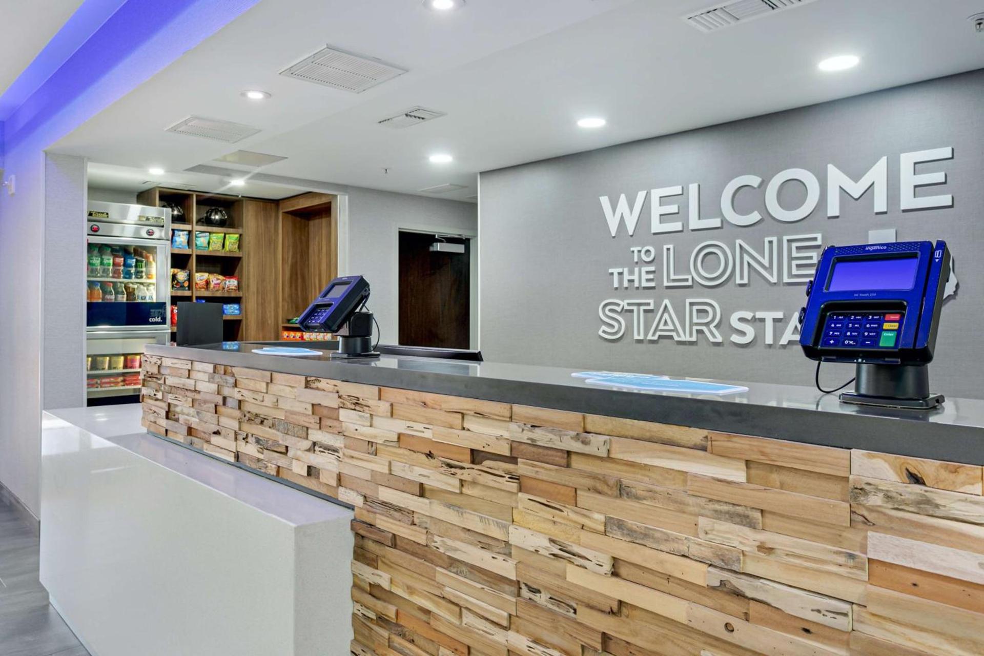 Hampton Inn Houston-Pearland, TX photo 35