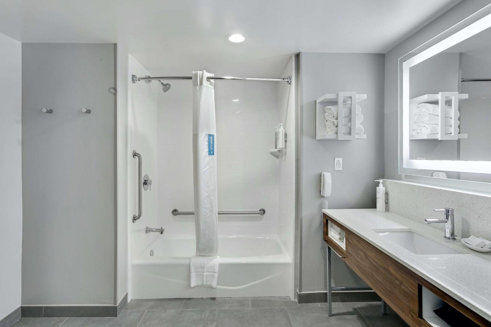 Hampton Inn Houston-Pearland, TX photo 23