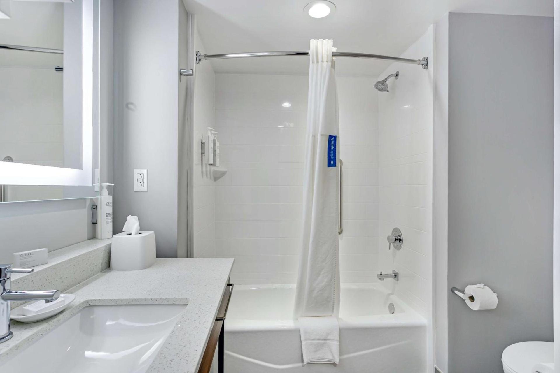 Hampton Inn Houston-Pearland, TX photo 8
