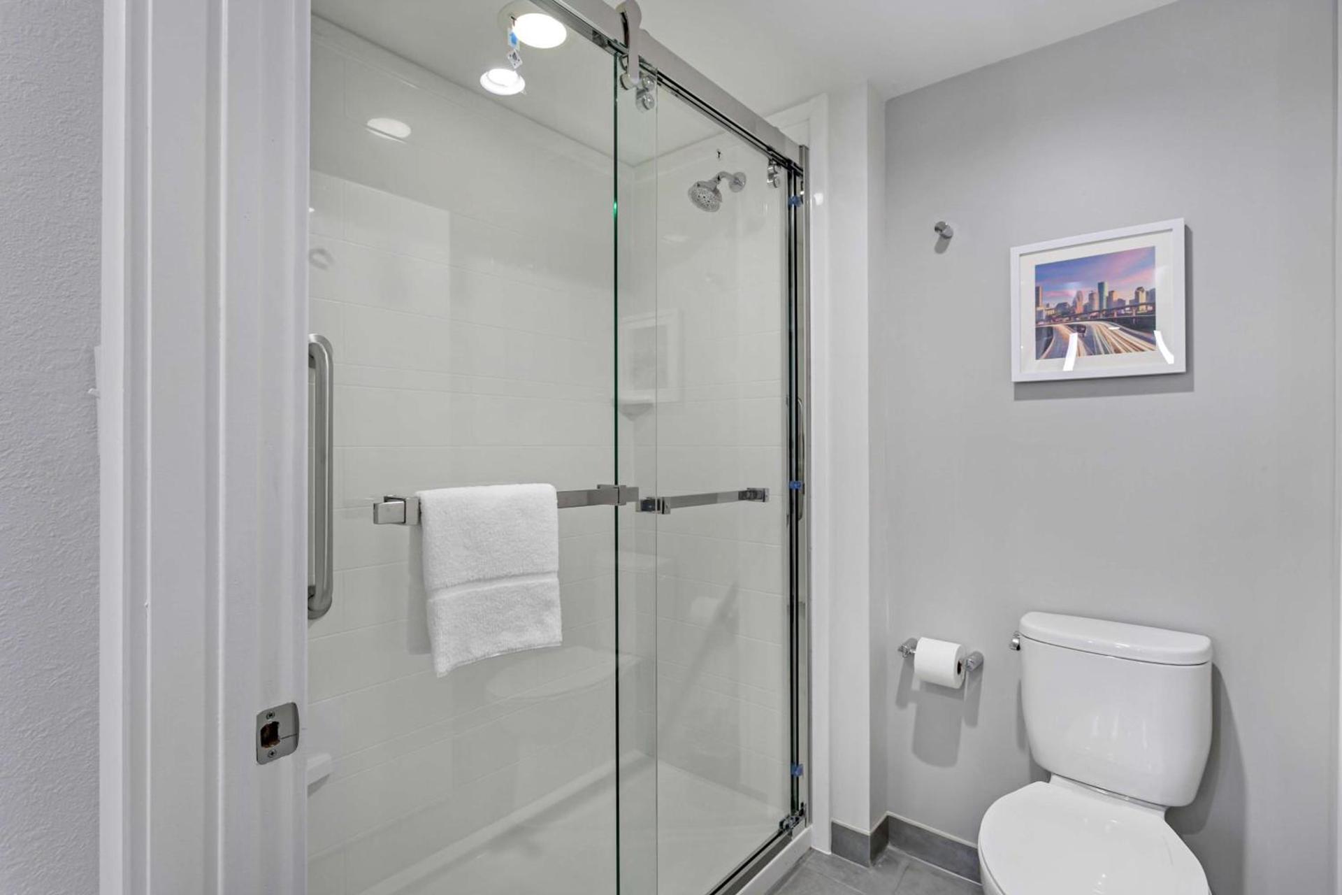 Hampton Inn Houston-Pearland, TX photo 36