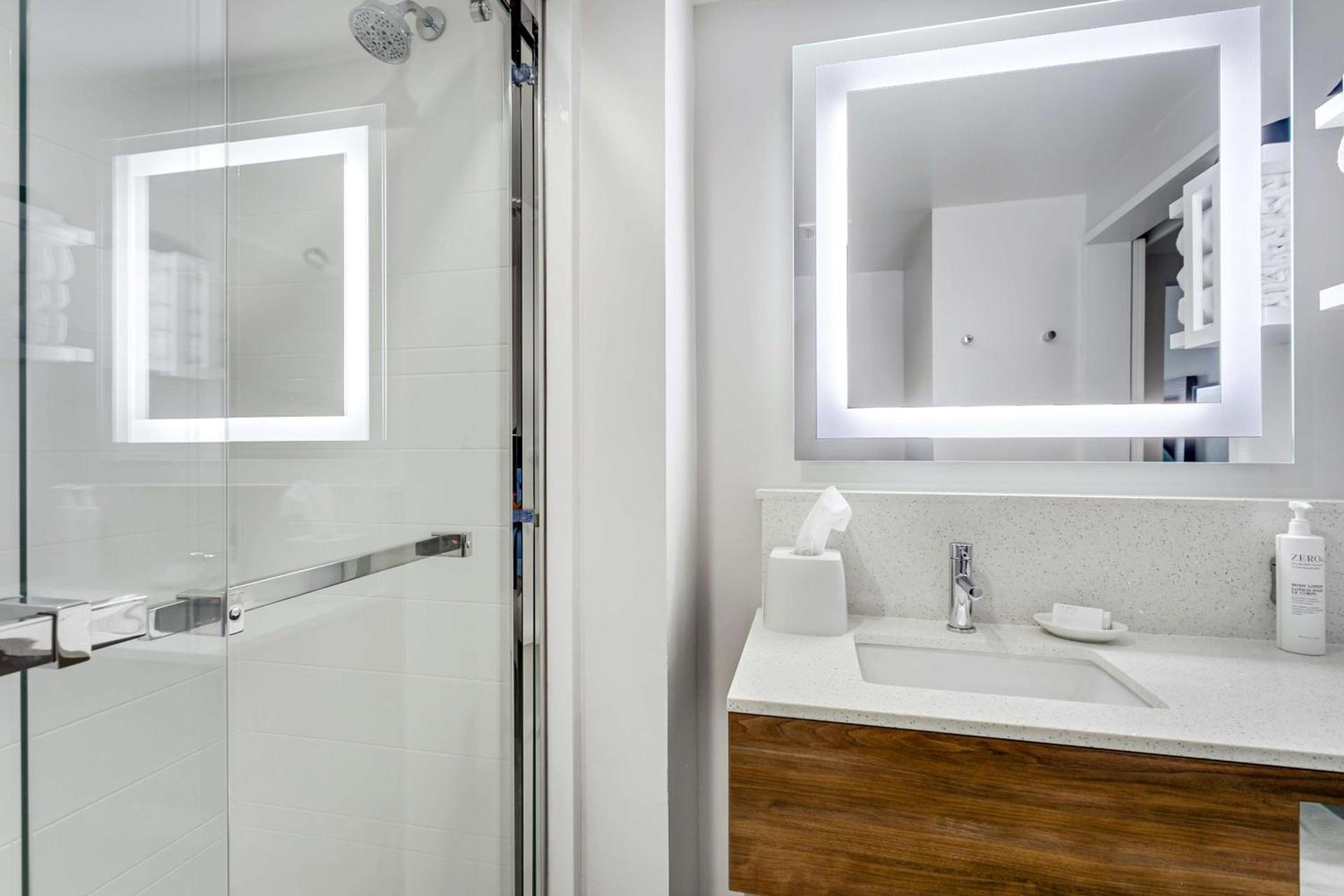 Hampton Inn Houston-Pearland, TX photo 57