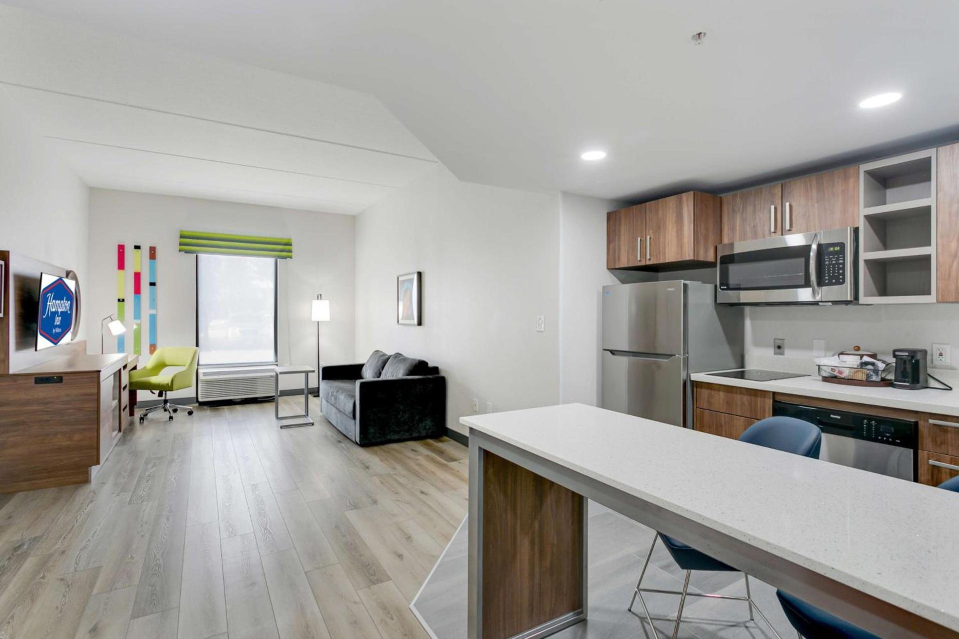 Hampton Inn Houston-Pearland, TX photo 55