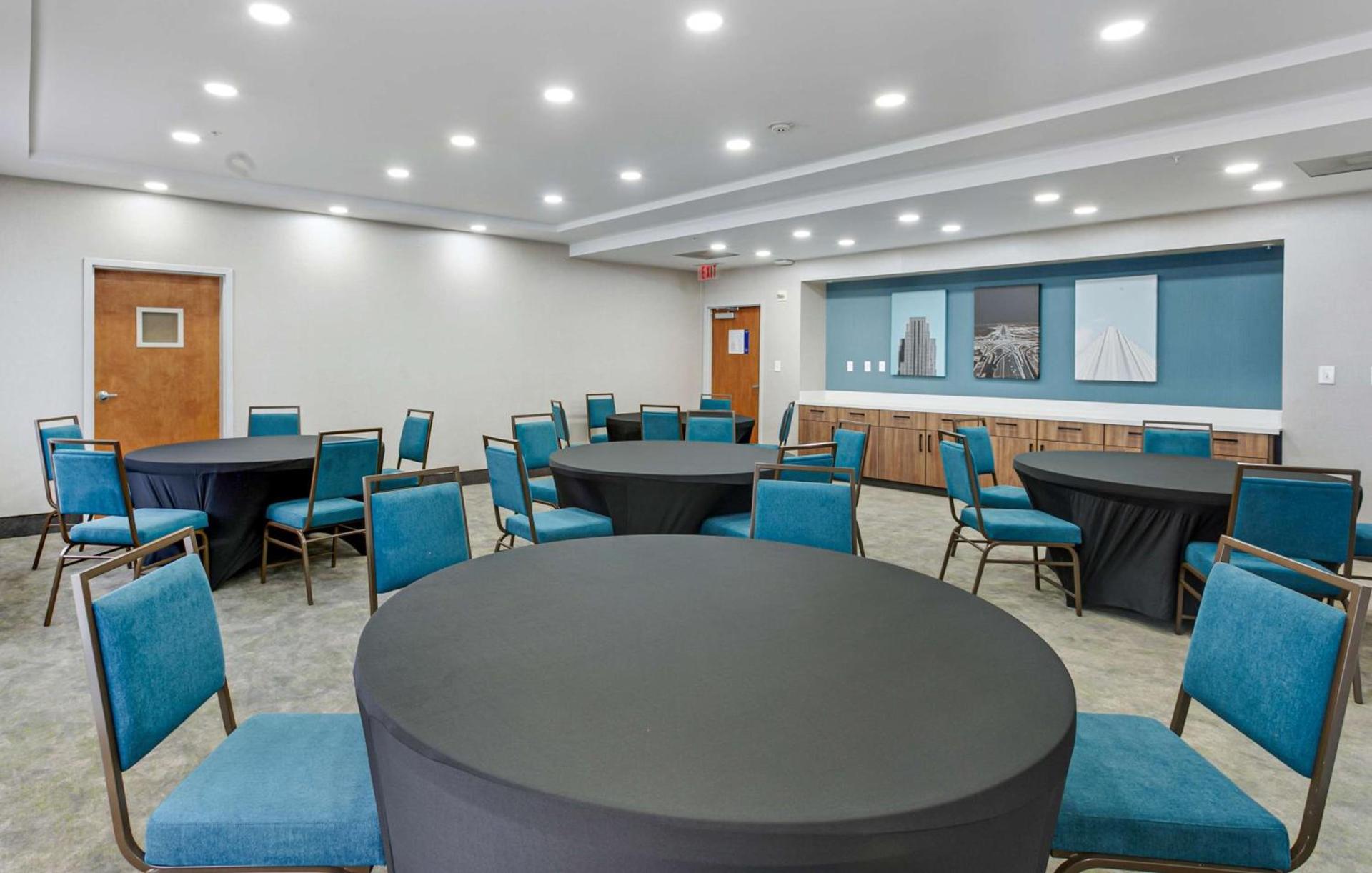 Hampton Inn Houston-Pearland, TX photo 52