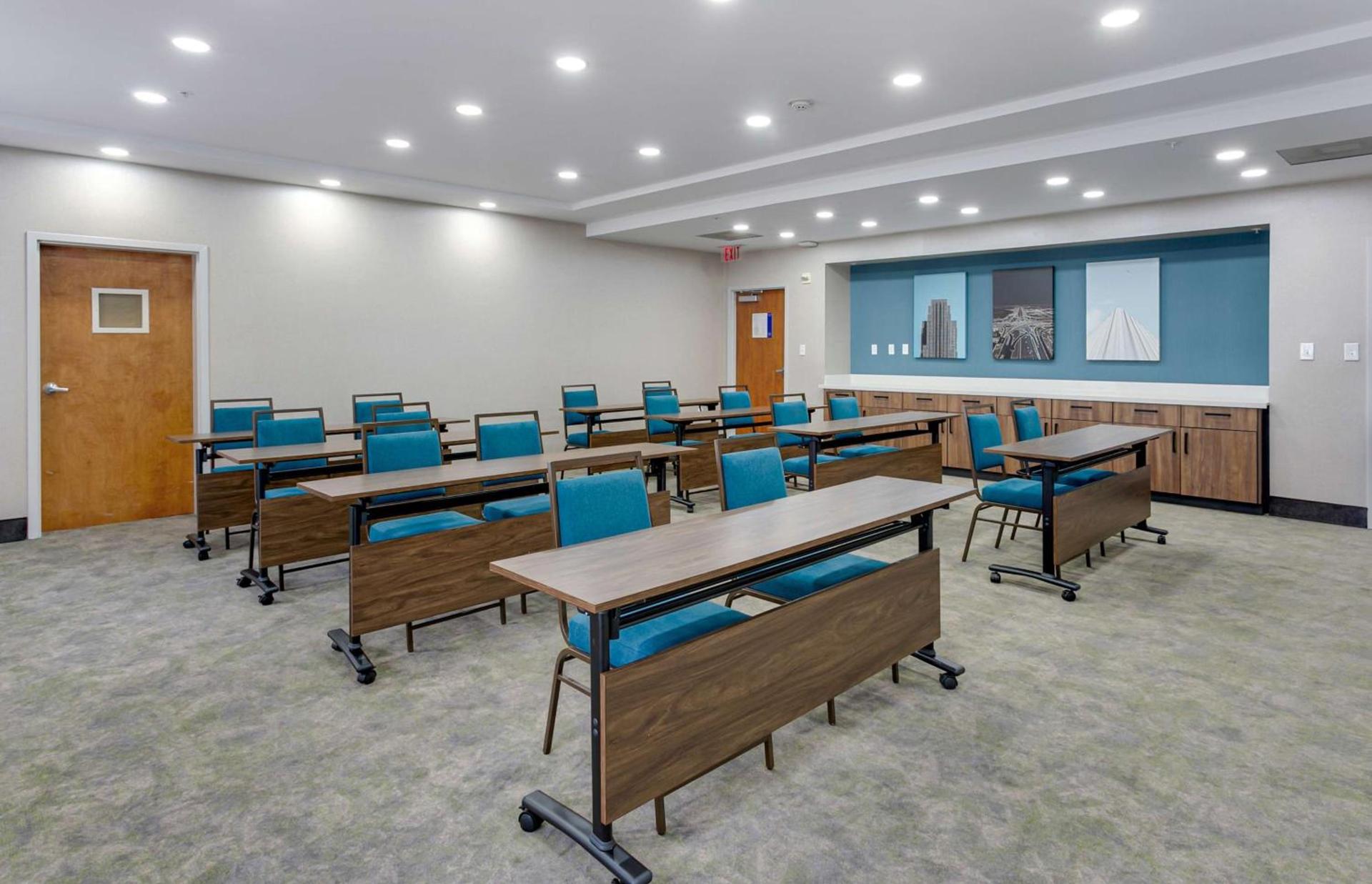 Hampton Inn Houston-Pearland, TX photo 31