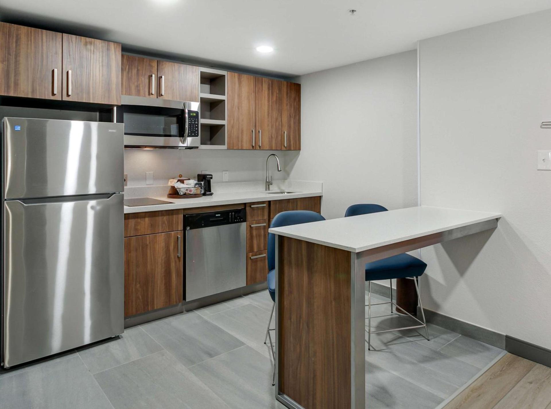 Hampton Inn Houston-Pearland, TX photo 41