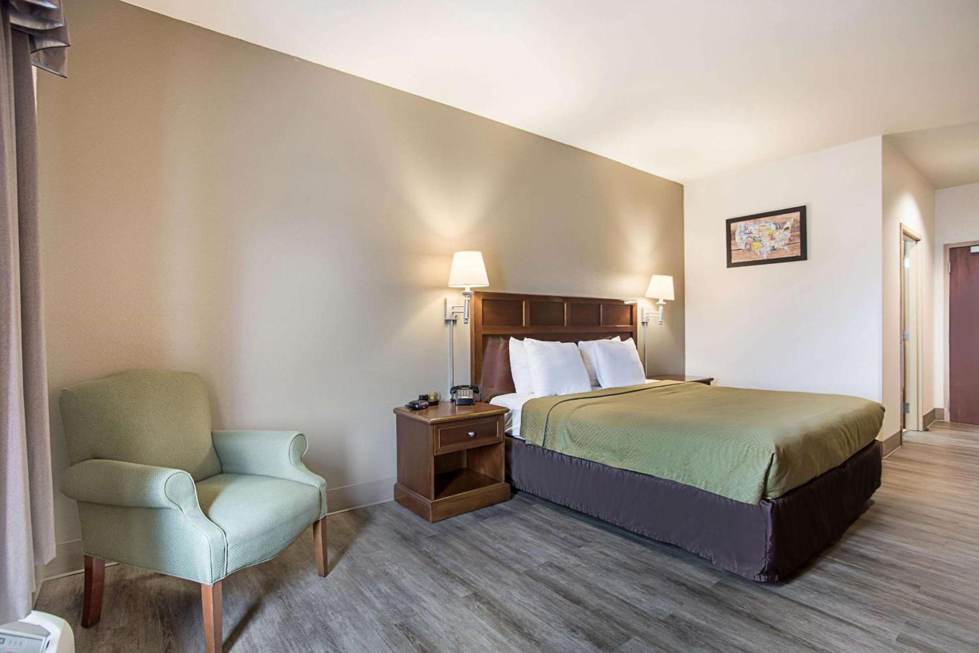 Econo Lodge Anderson photo 14