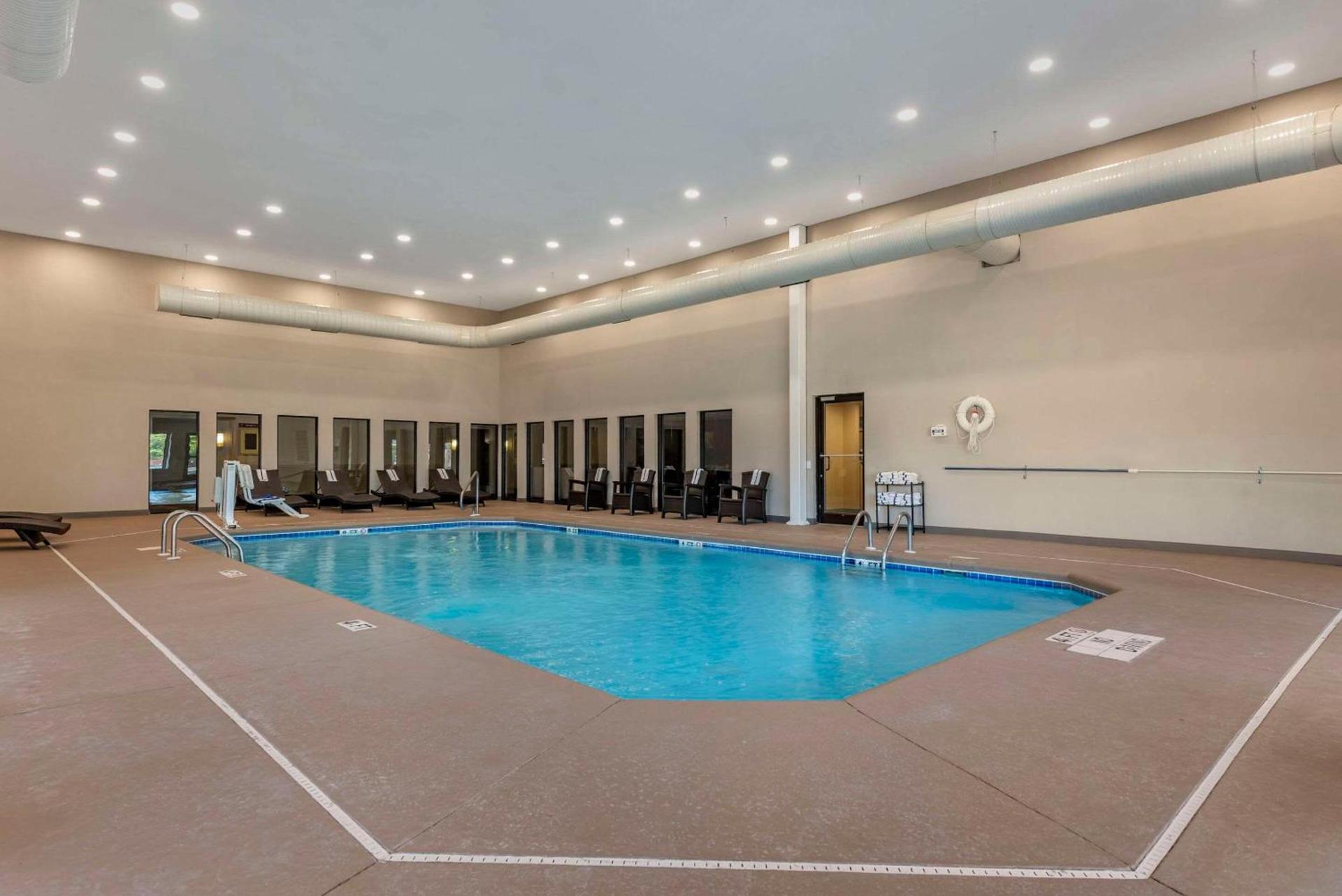 Comfort Suites Fort Wayne - Southwest photo 13