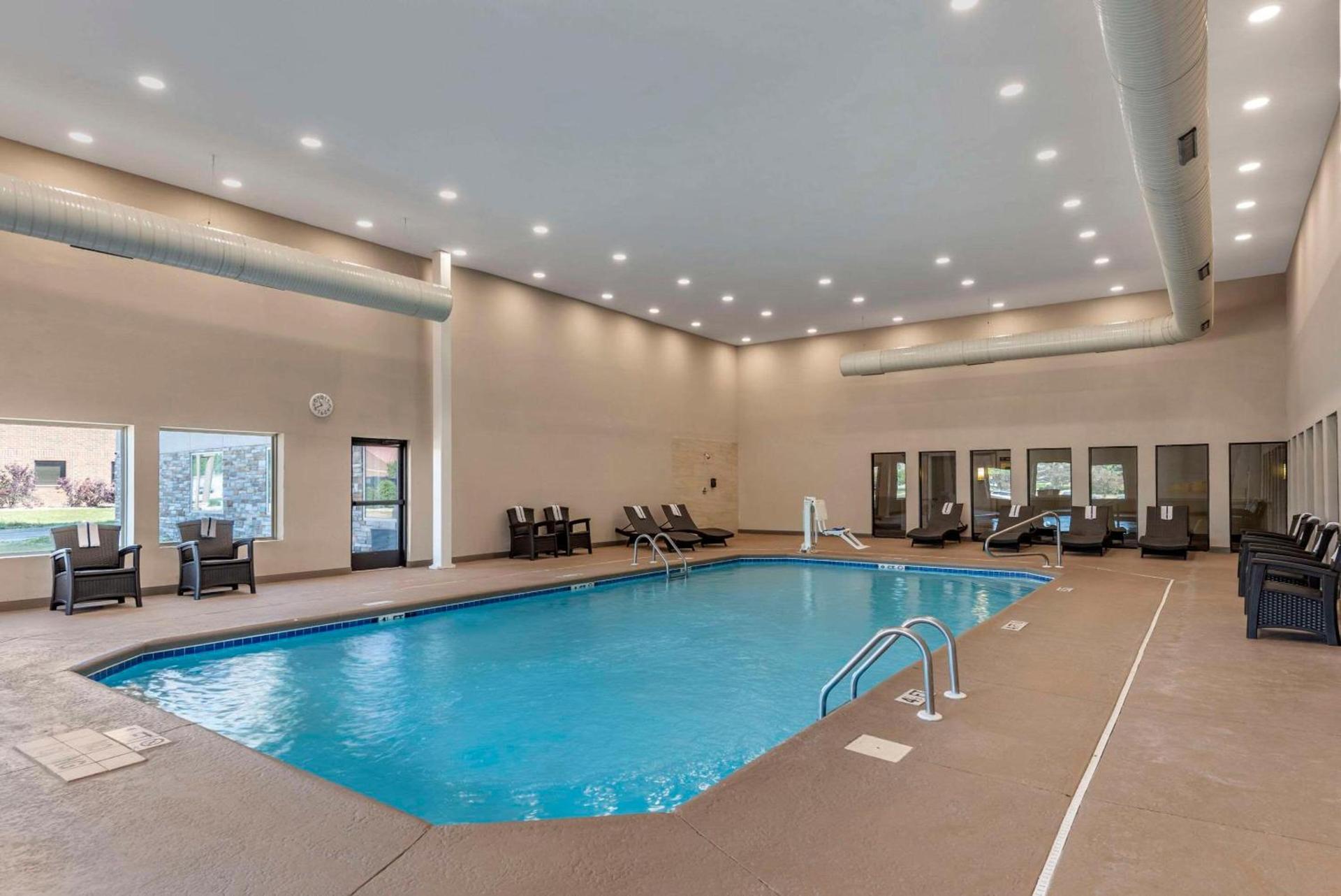 Comfort Suites Fort Wayne - Southwest photo 12