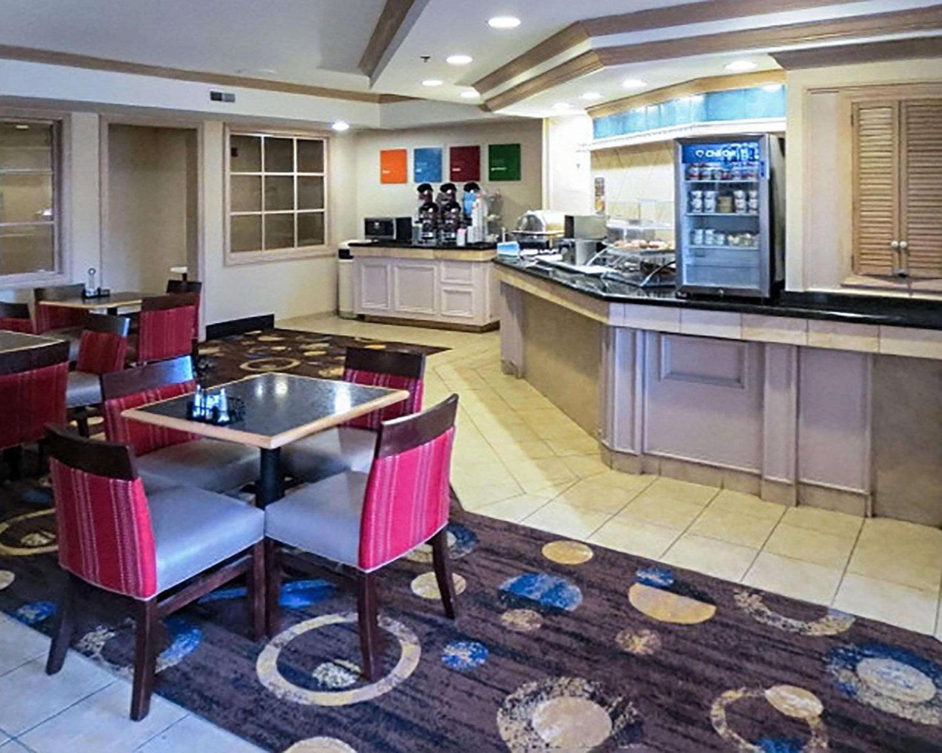Comfort Suites Fort Wayne - Southwest photo 17