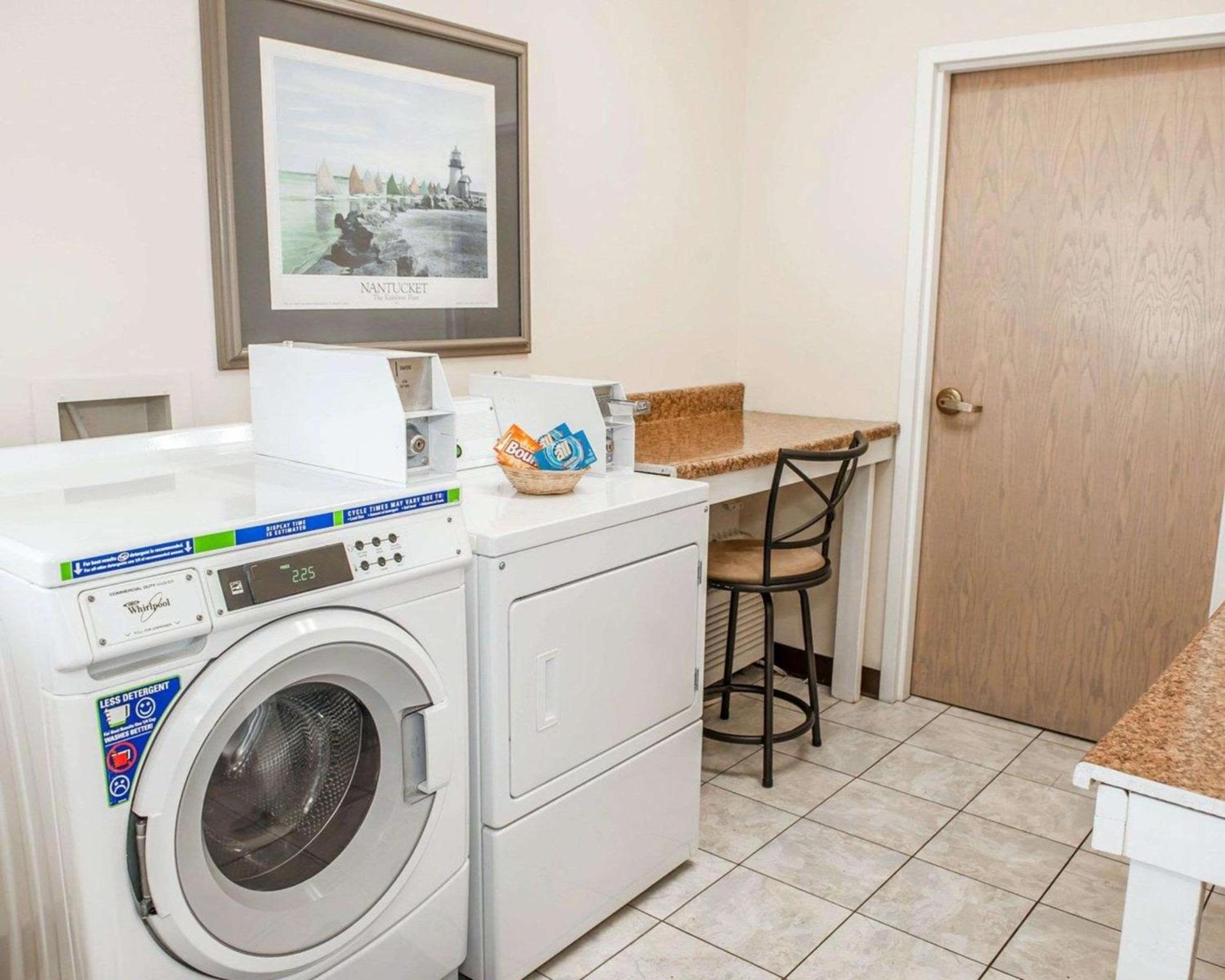 Comfort Suites Fort Wayne - Southwest photo 18