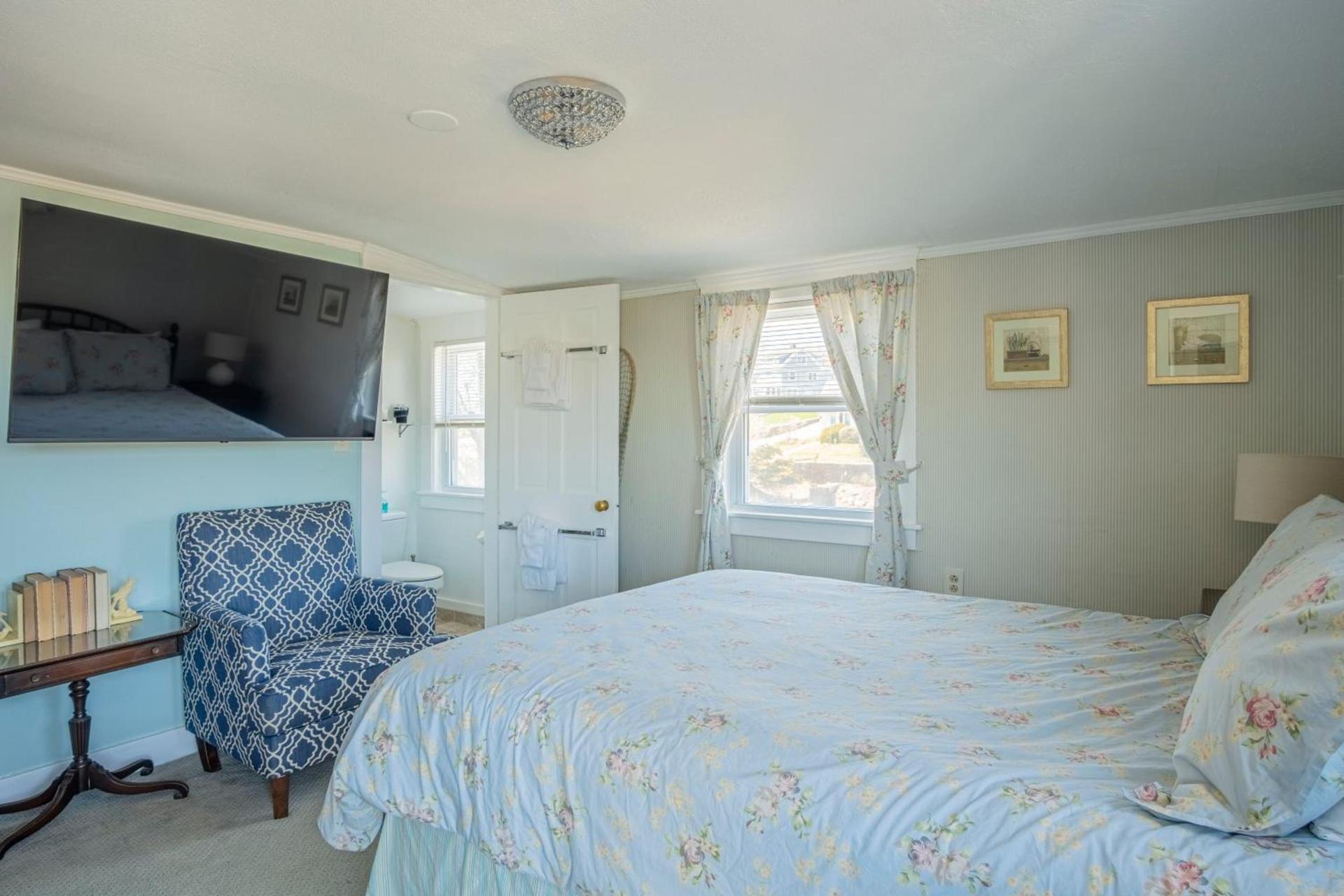 Yankee Clipper Inn photo 9