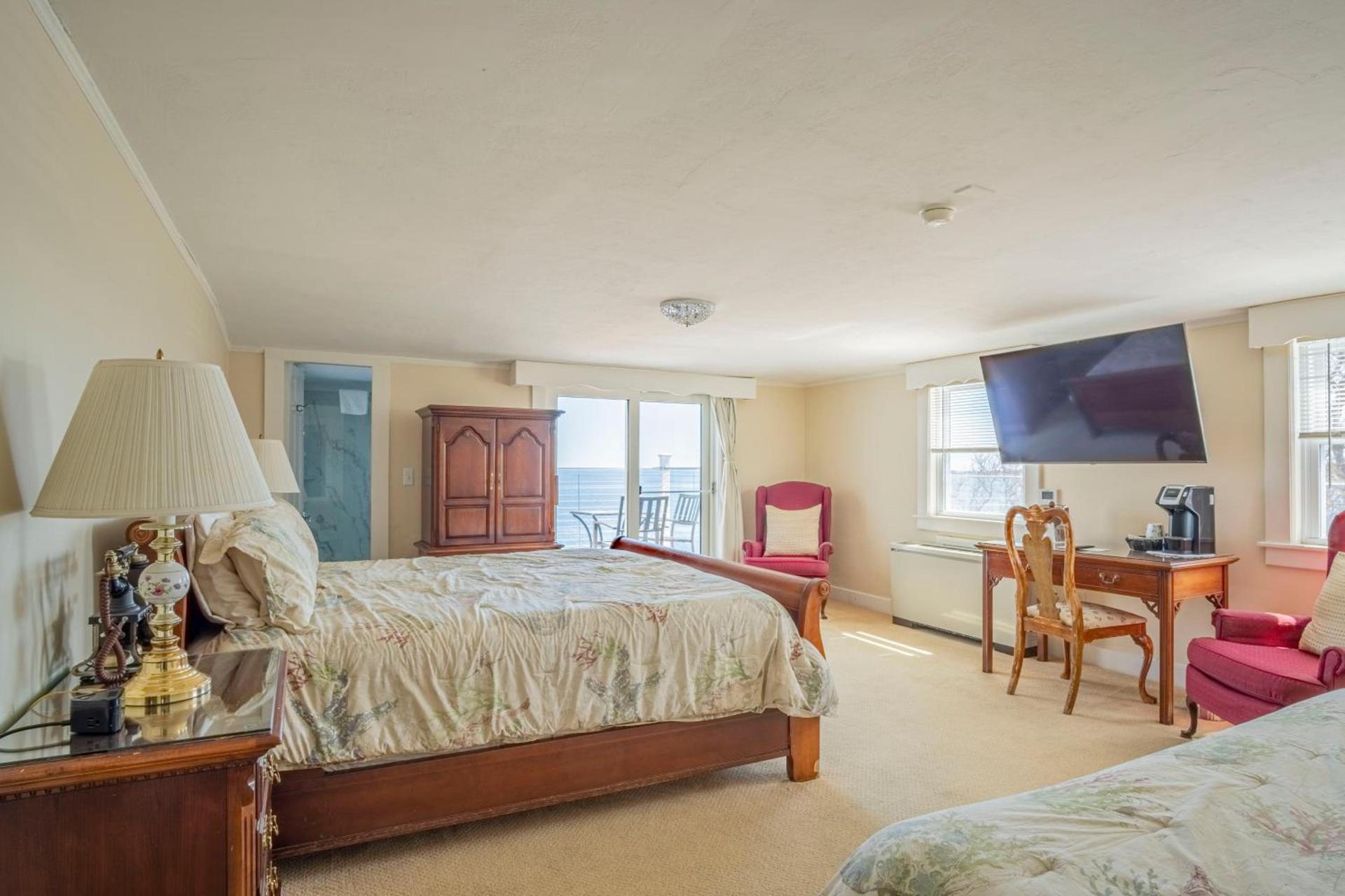 Yankee Clipper Inn photo 17
