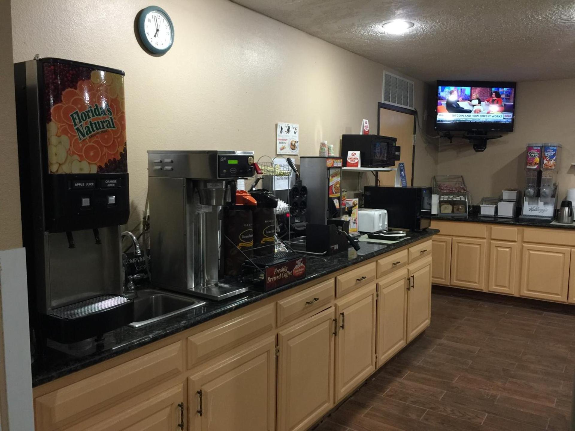 Super 8 by Wyndham Cedar City photo 23