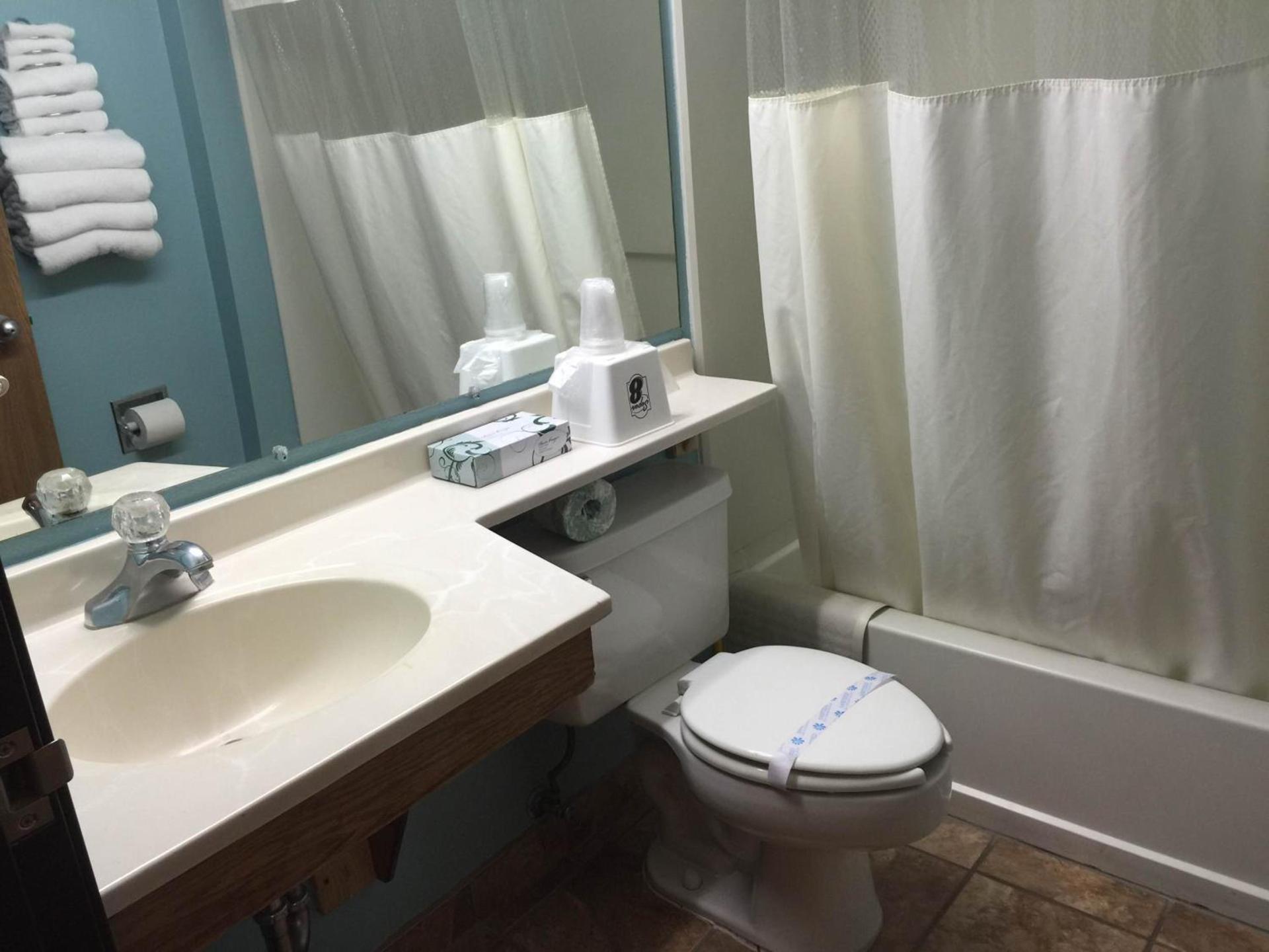 Super 8 by Wyndham Cedar City photo 25