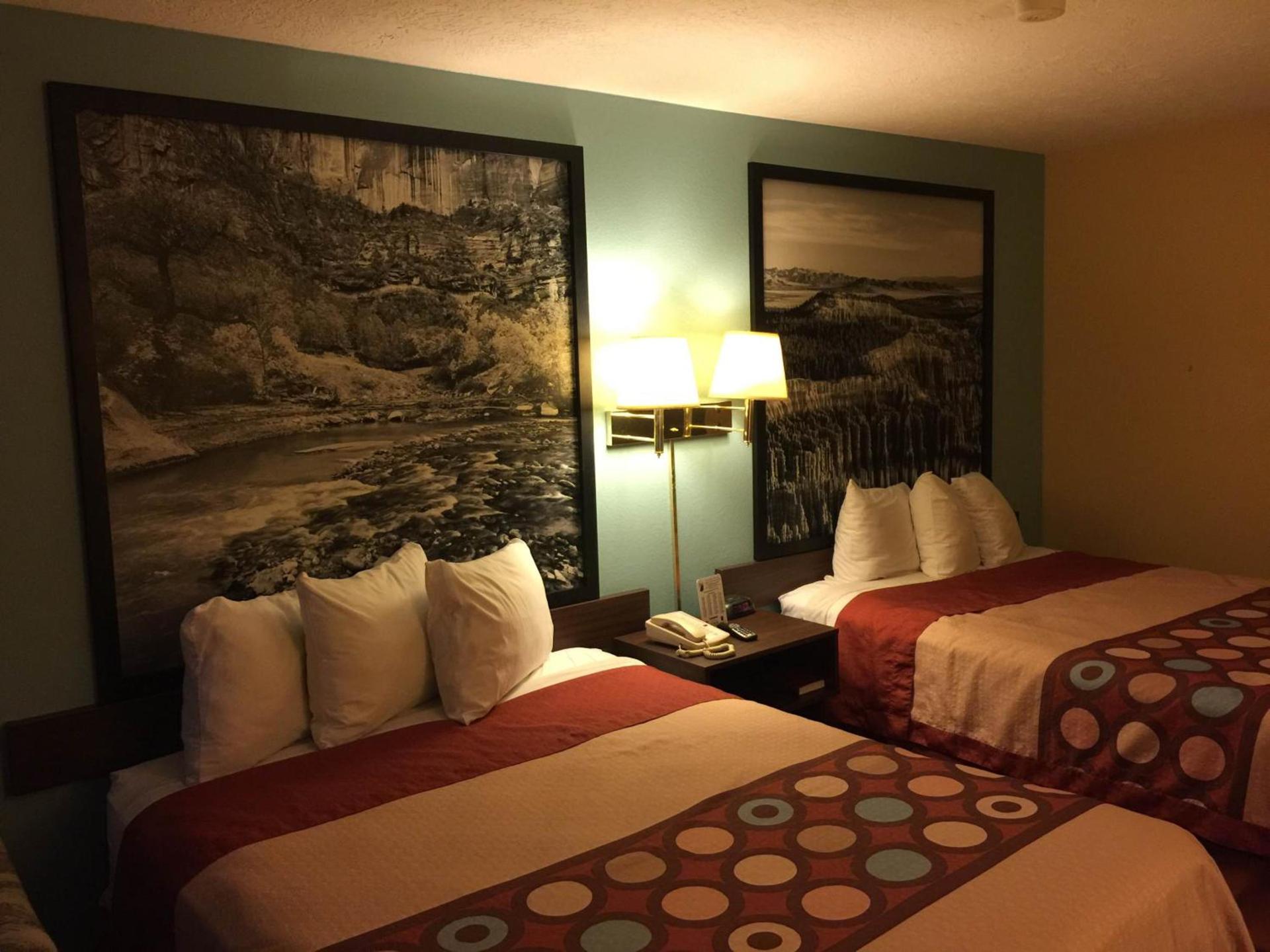 Super 8 by Wyndham Cedar City photo 27