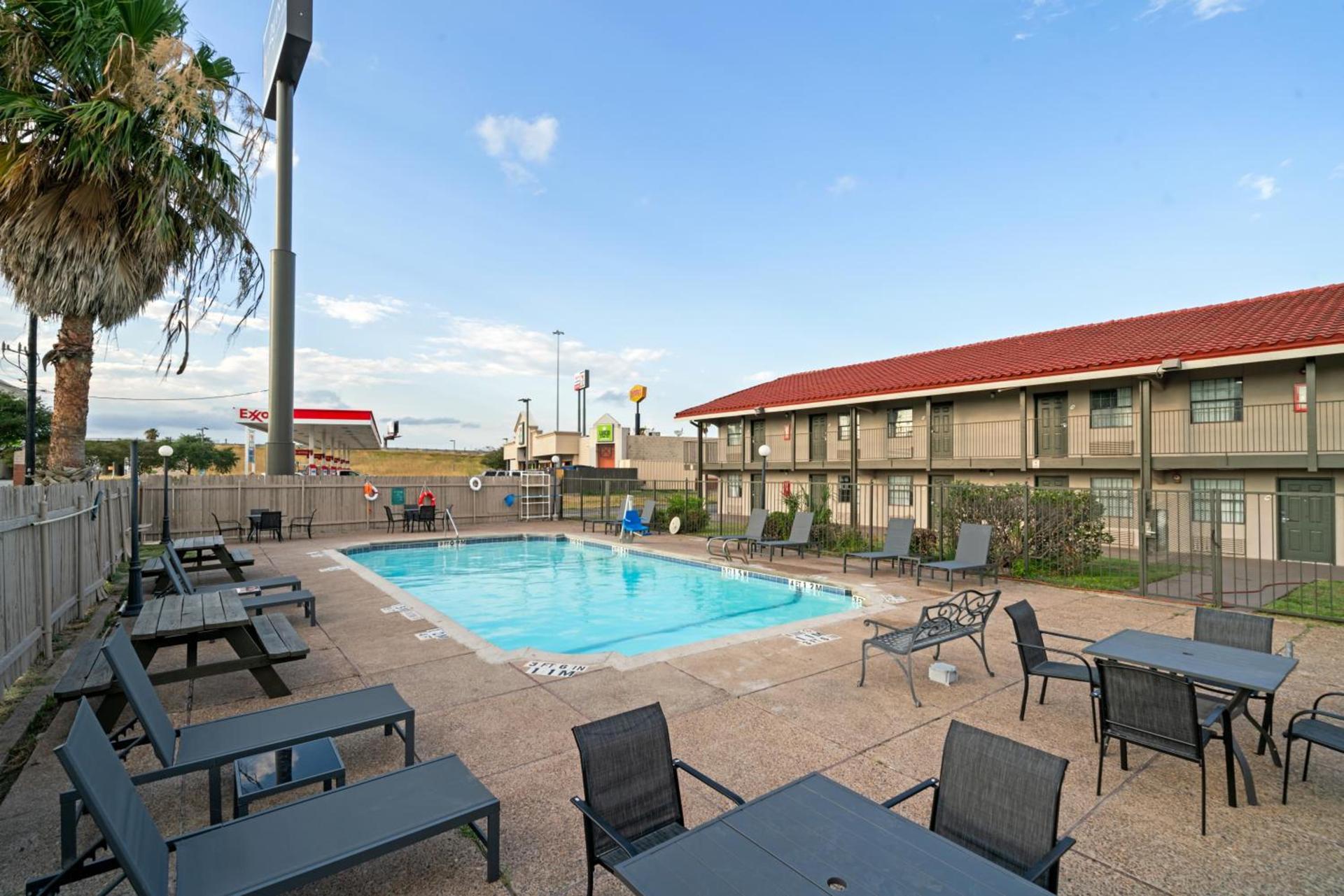 La Quinta Inn by Wyndham Corpus Christi North photo 100