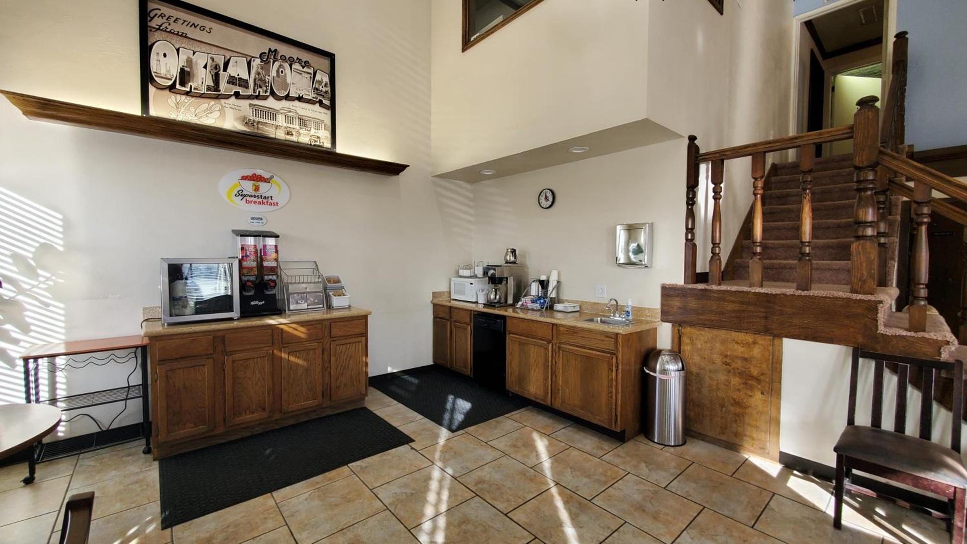 Super 8 by Wyndham City of Moore photo 16