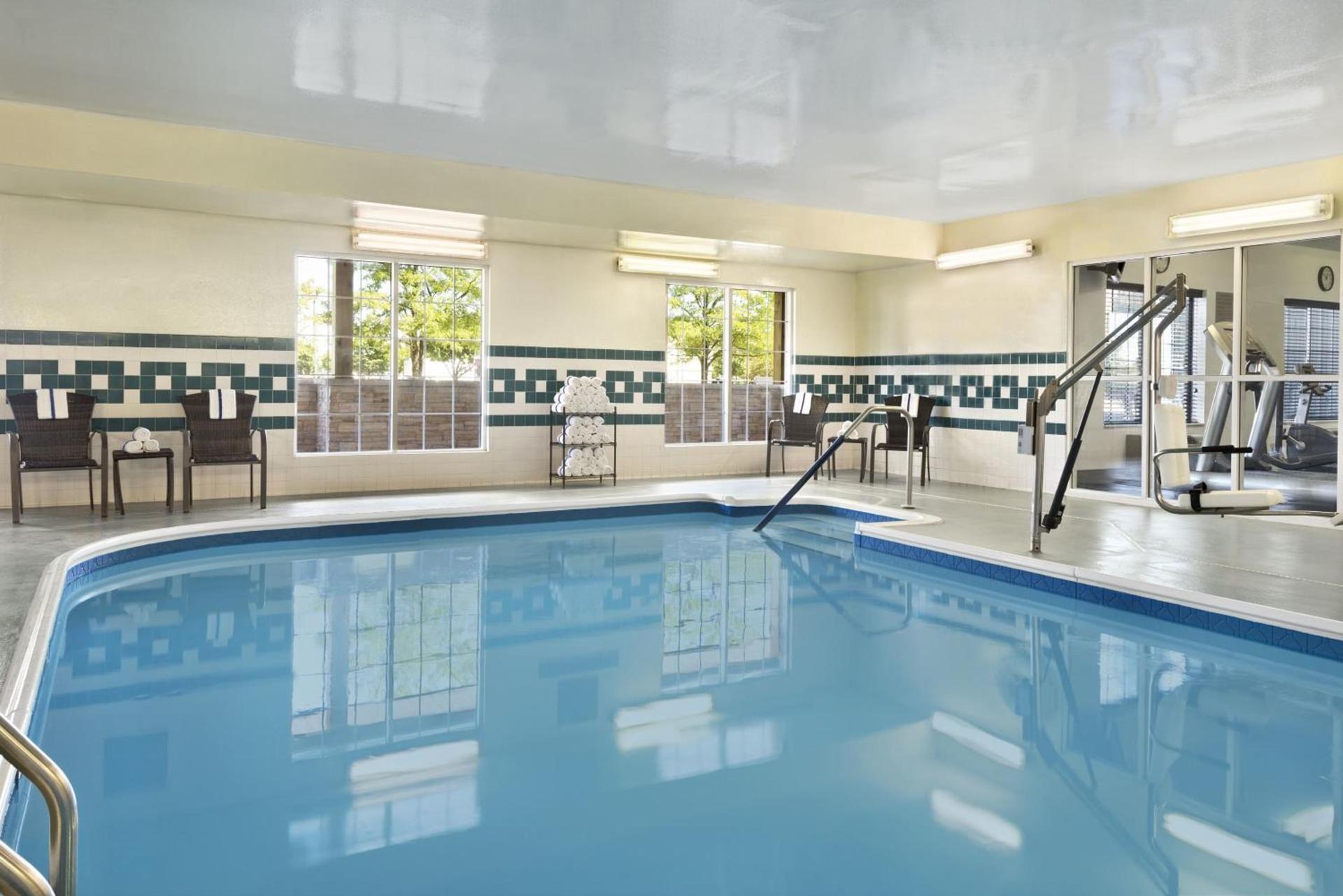 Country Inn & Suites by Radisson, Romeoville - Bolingbrook photo 11