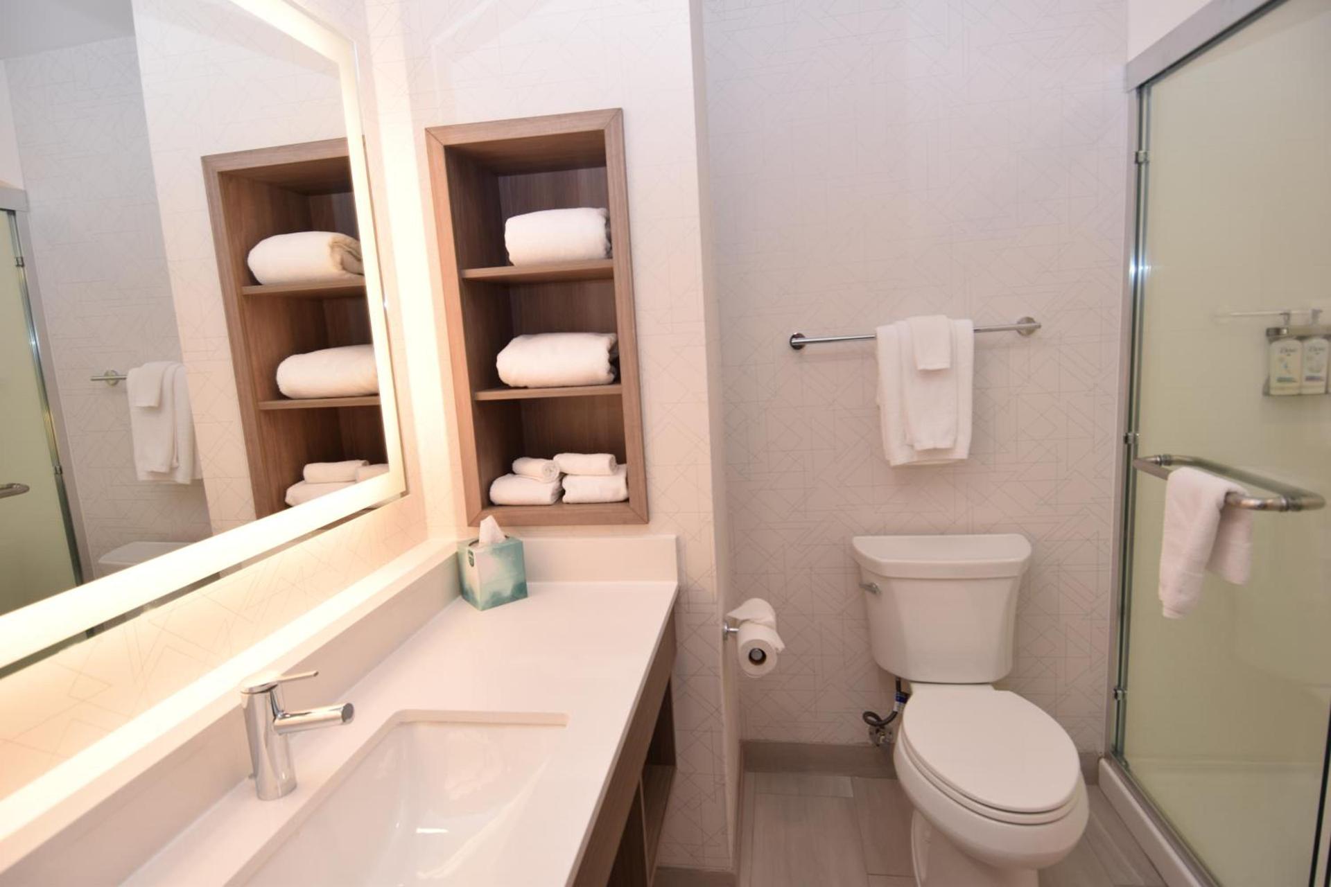 Holiday Inn Express Syracuse Airport by IHG photo 2