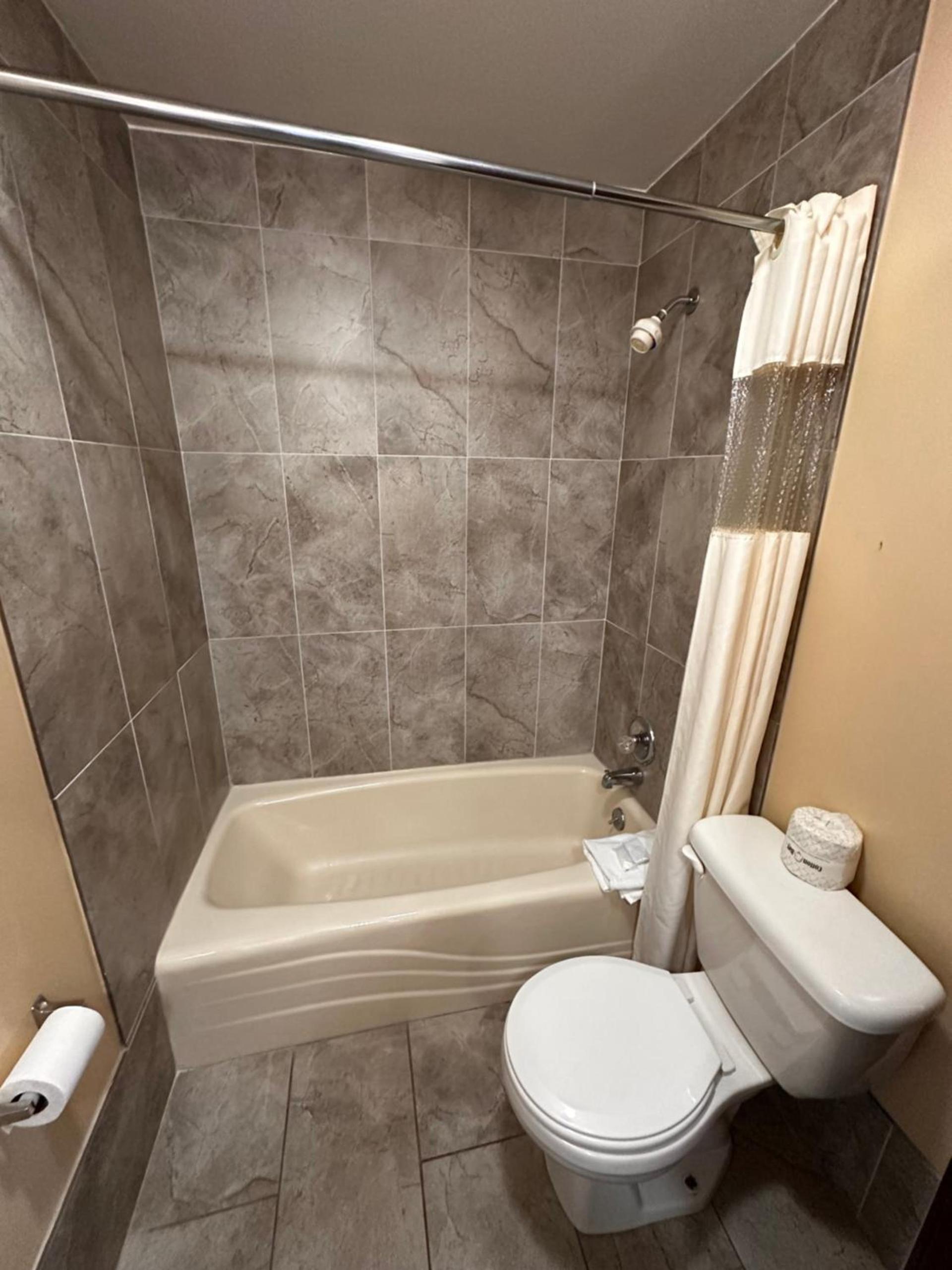 budget inn photo 6
