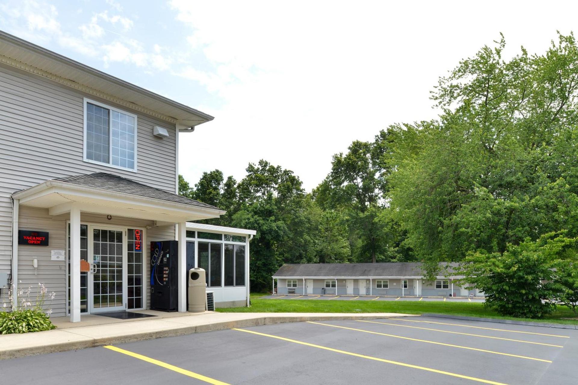 Tower Inn and Suites of Guilford / Madison photo 4