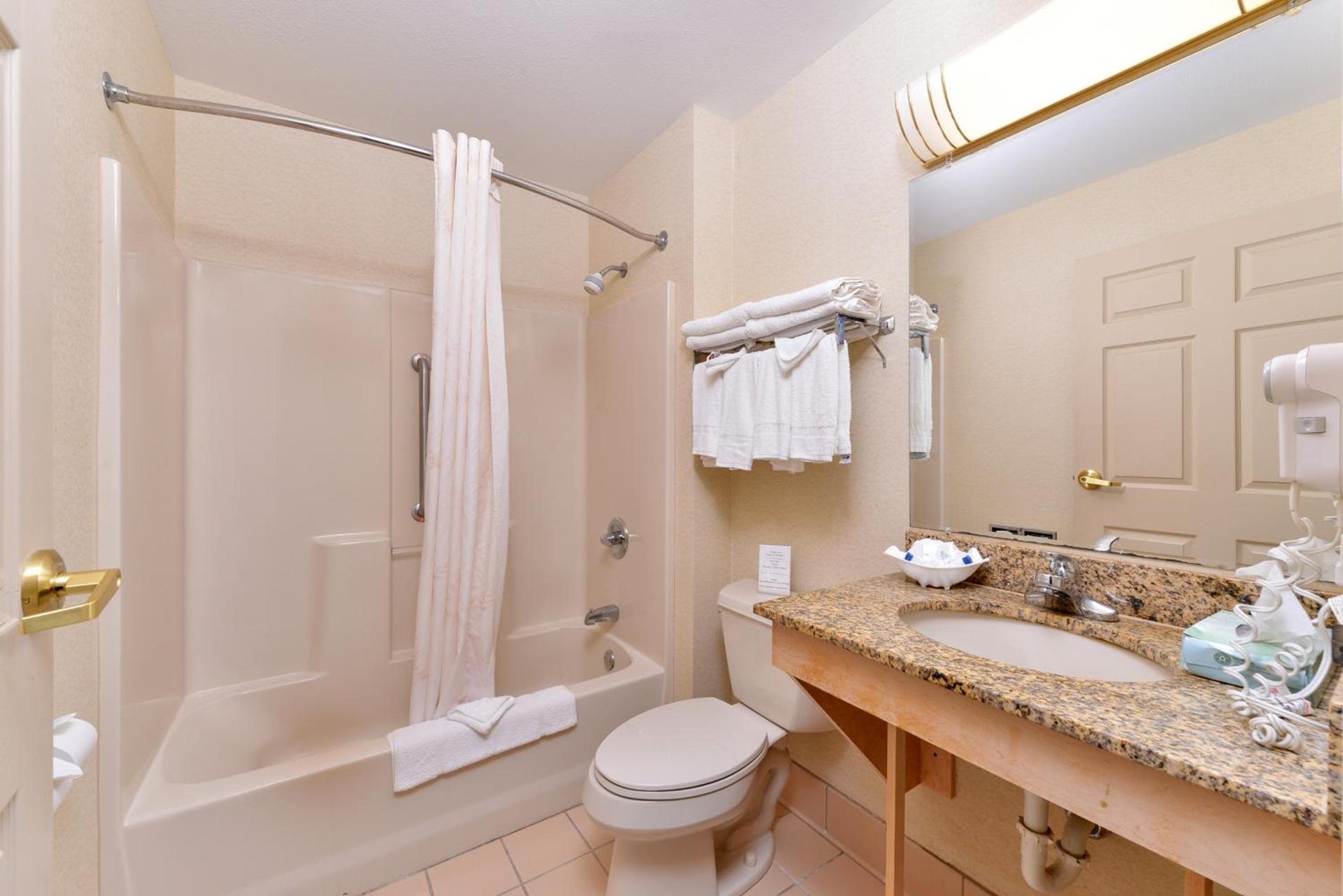 Tower Inn and Suites of Guilford / Madison photo 10