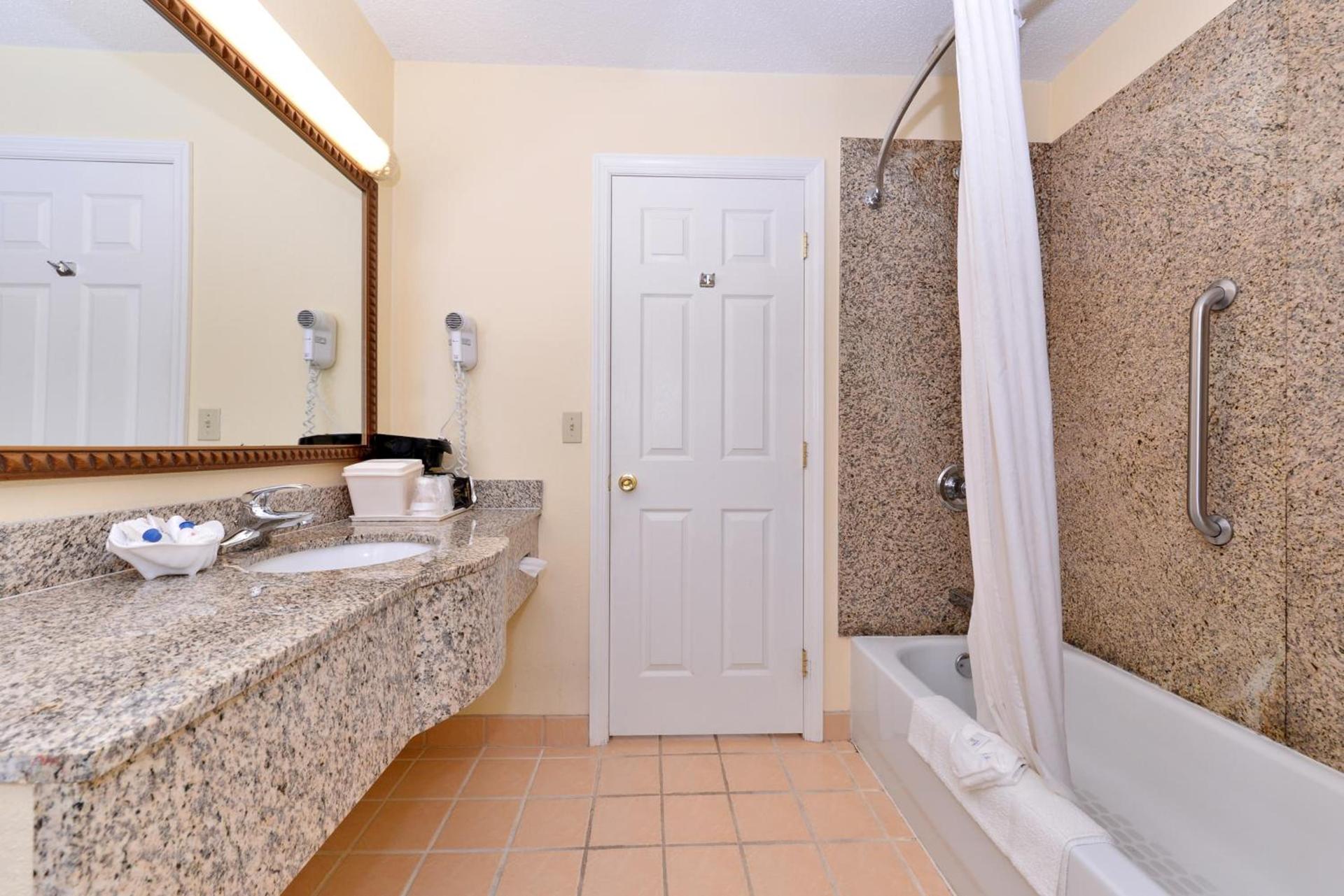 Tower Inn and Suites of Guilford / Madison photo 13
