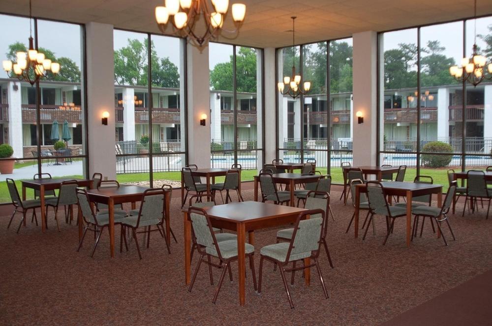 Landmark Inn photo 9