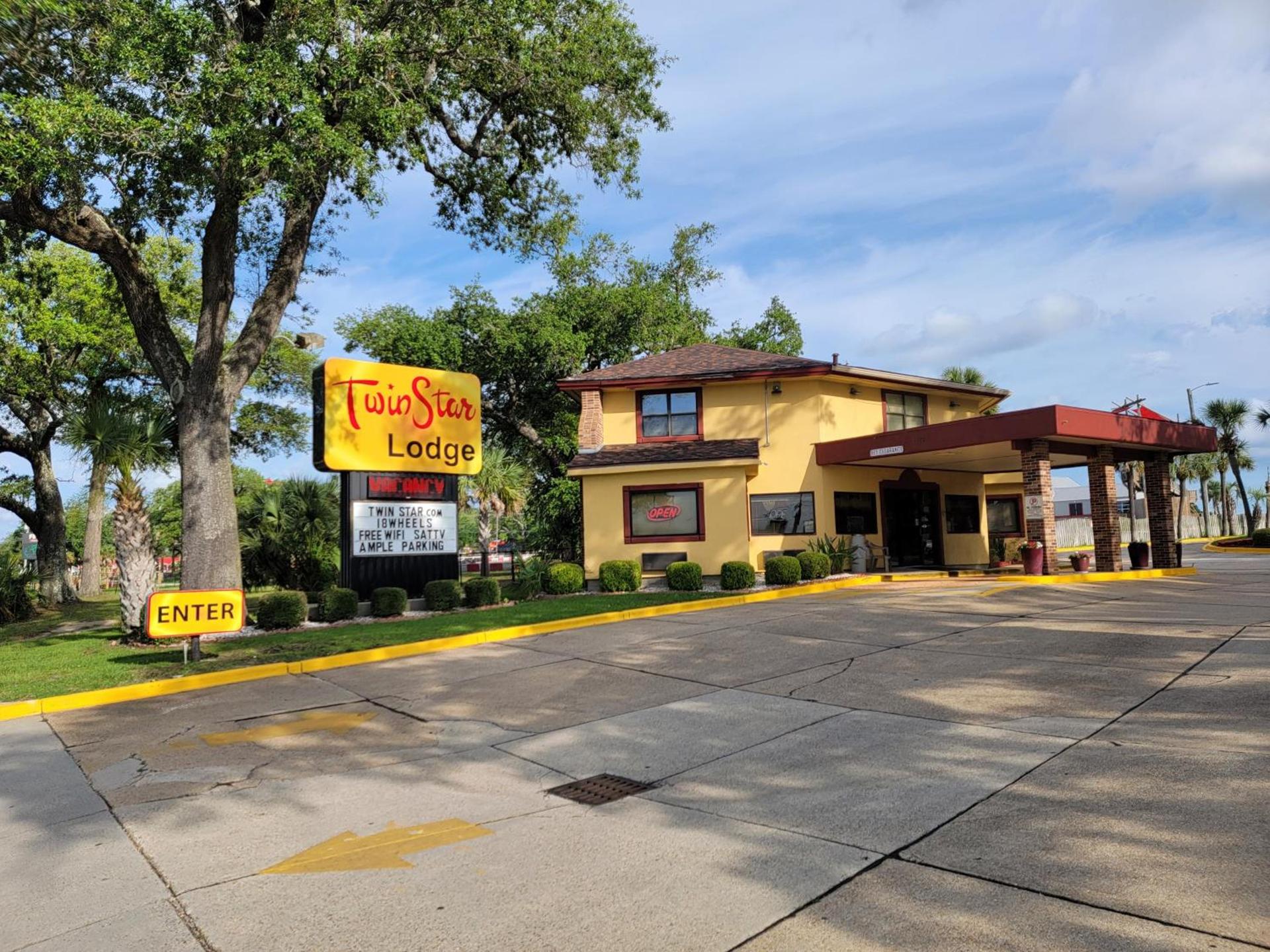 Twin Star Lodge photo 1