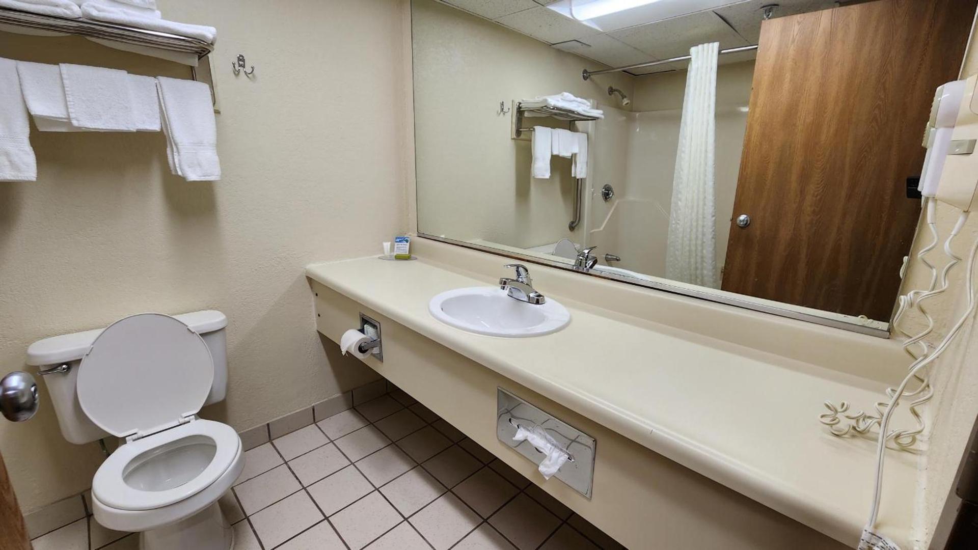 Katahdin Inn & Suites photo 50