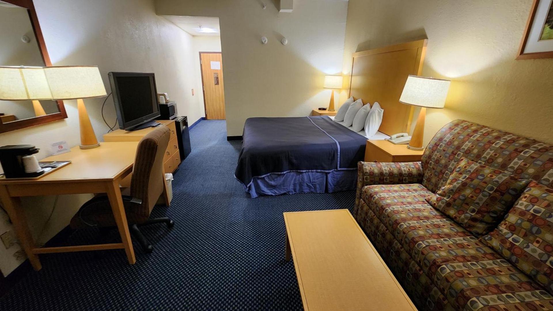Katahdin Inn & Suites photo 55