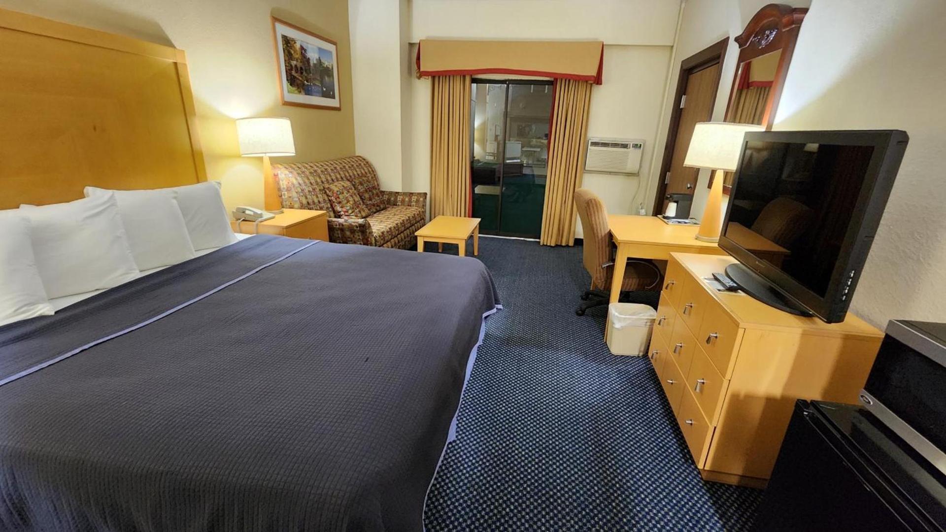 Katahdin Inn & Suites photo 53