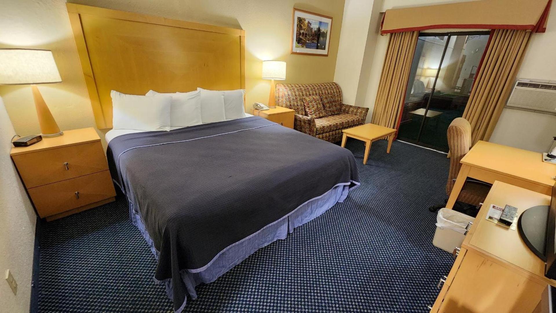 Katahdin Inn & Suites photo 57