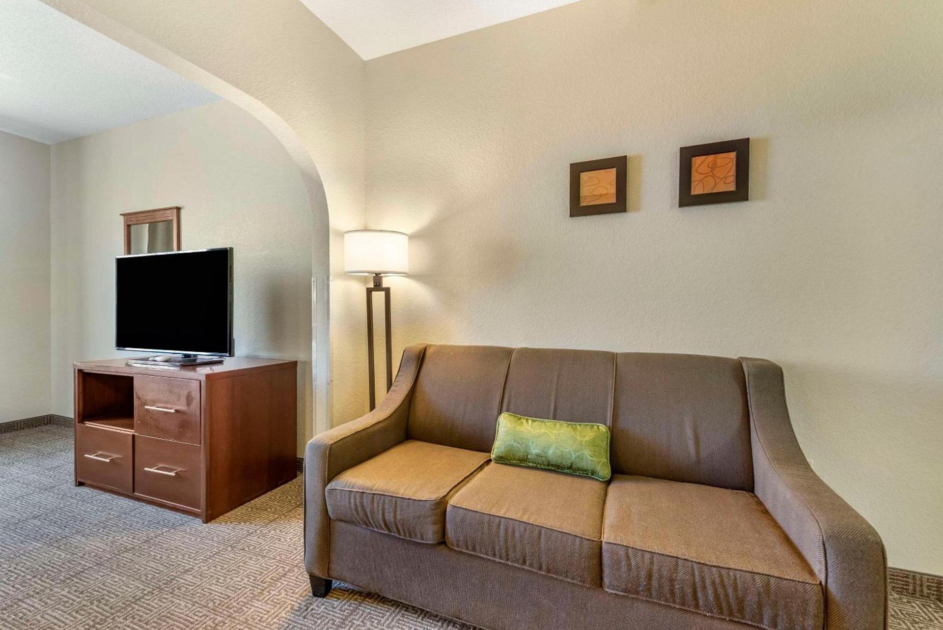 Comfort Suites Castle Rock - Denver South photo 18