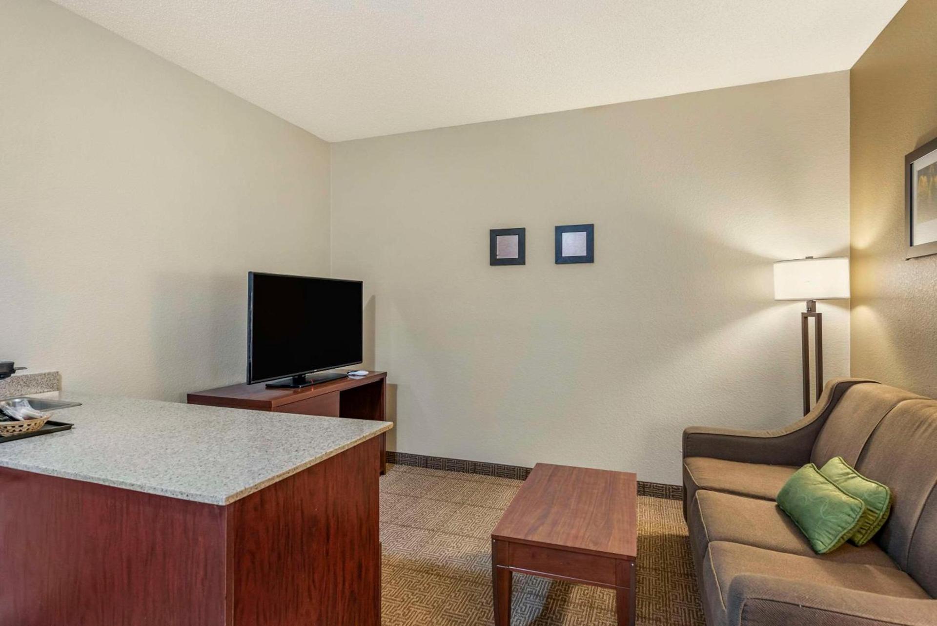 Comfort Suites Castle Rock - Denver South photo 20