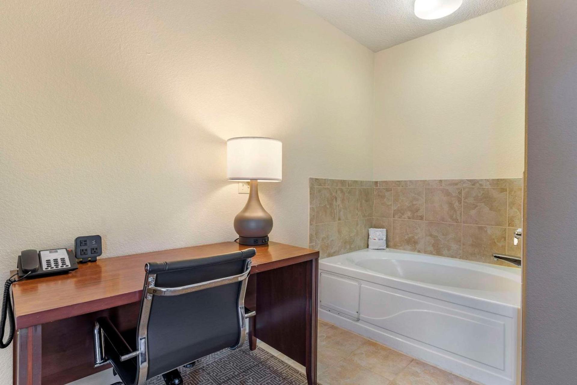 Comfort Suites Castle Rock - Denver South photo 21