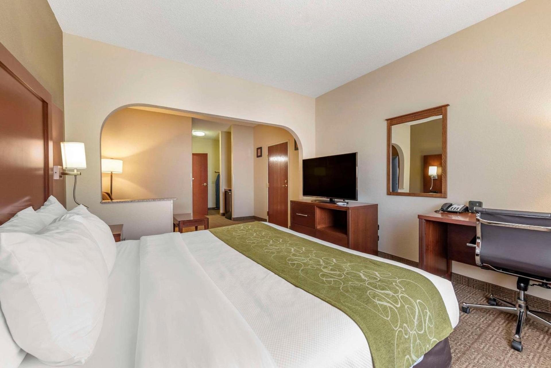 Comfort Suites Castle Rock - Denver South photo 25