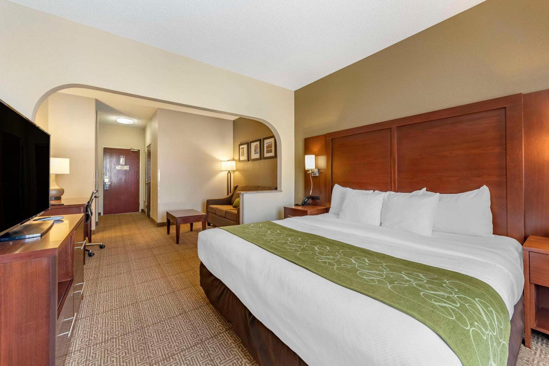 Comfort Suites Castle Rock - Denver South photo 29