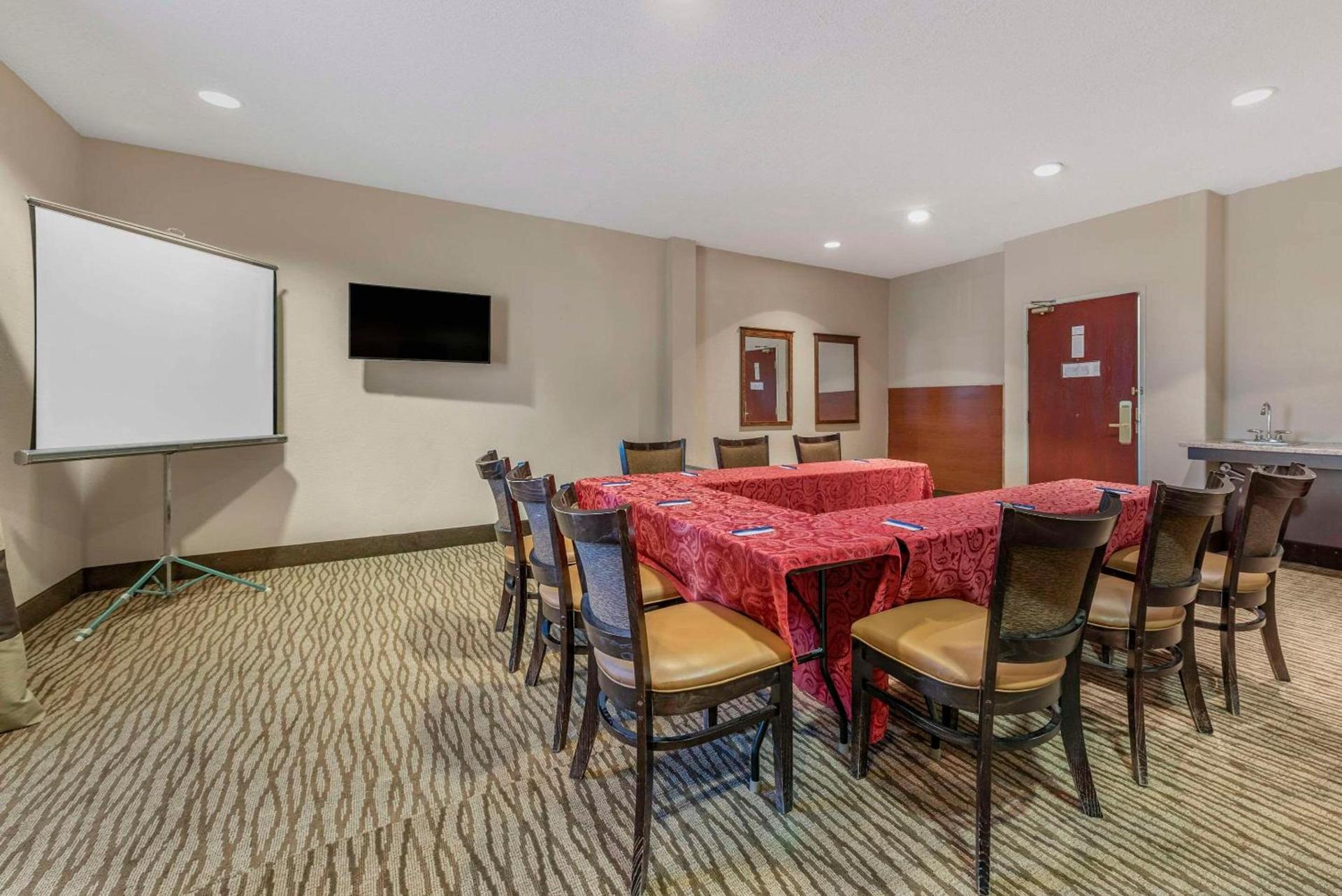 Comfort Suites Castle Rock - Denver South photo 35