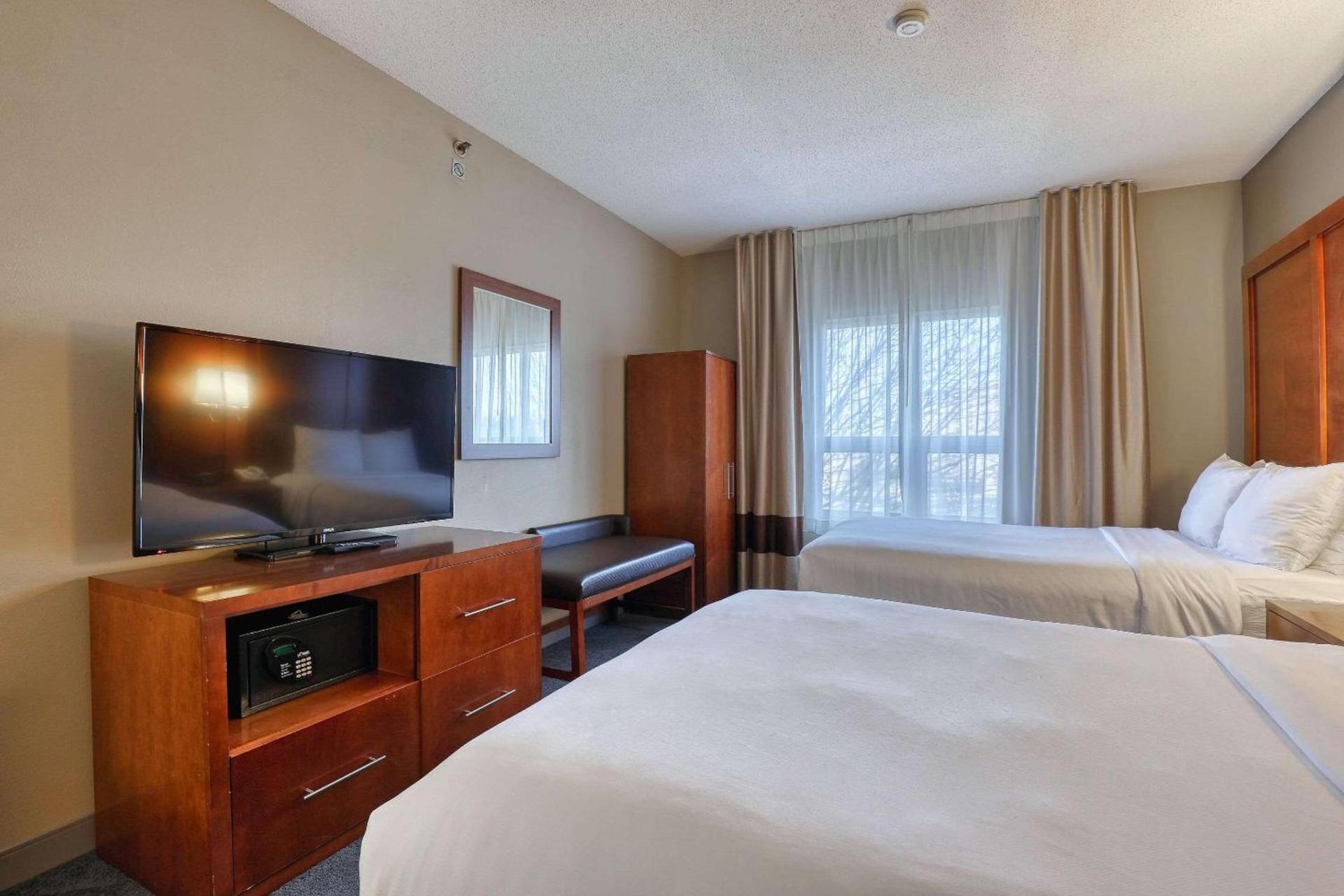 Comfort Suites Madison West - Middleton photo 9