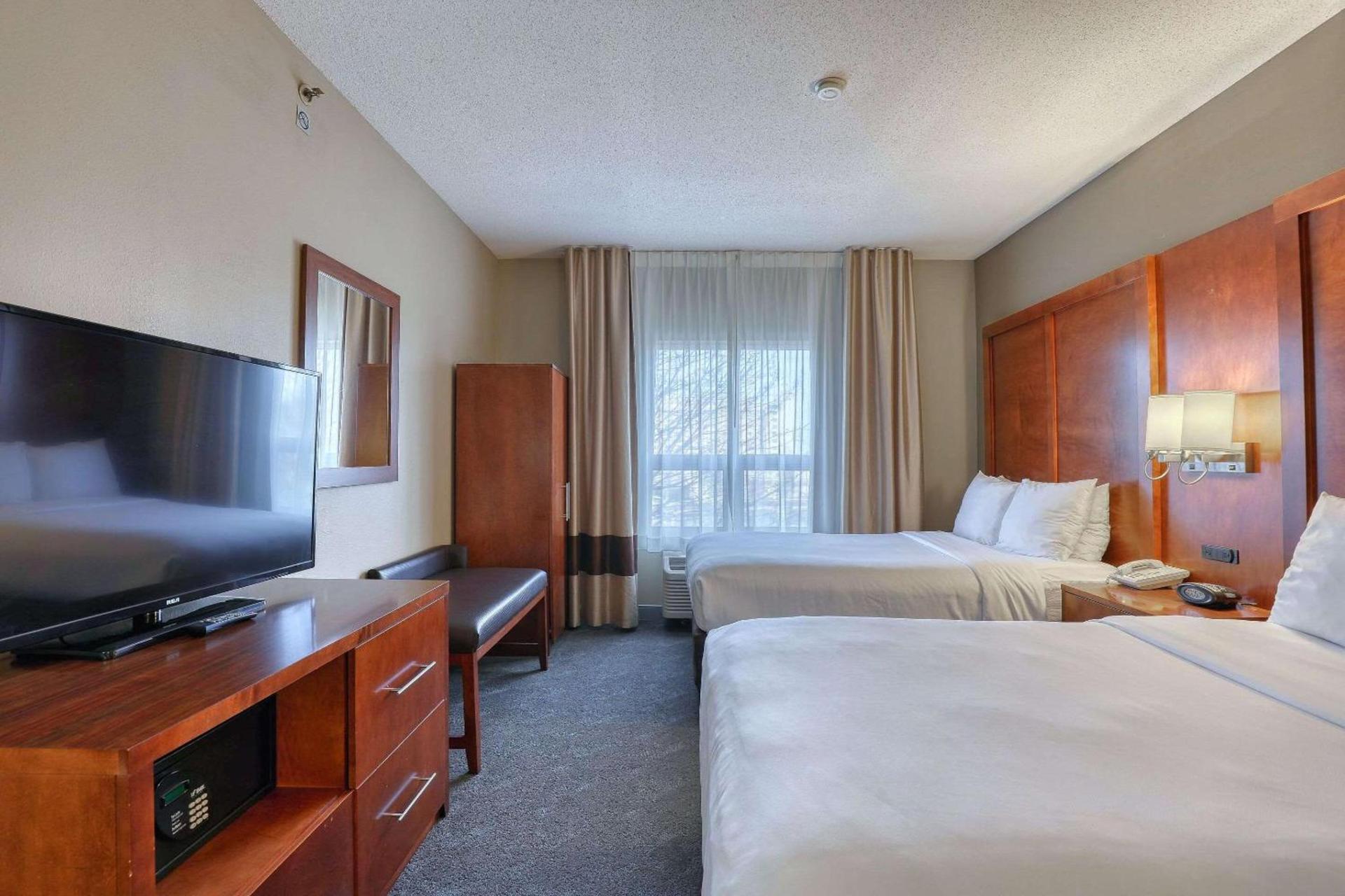 Comfort Suites Madison West - Middleton photo 13