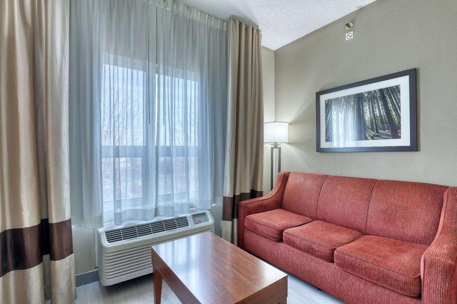 Comfort Suites Madison West - Middleton photo 20