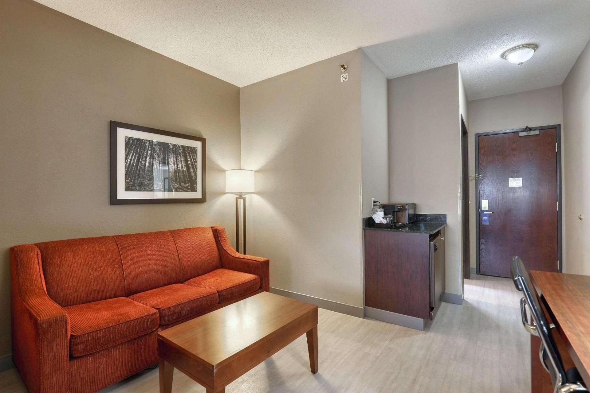 Comfort Suites Madison West - Middleton photo 16