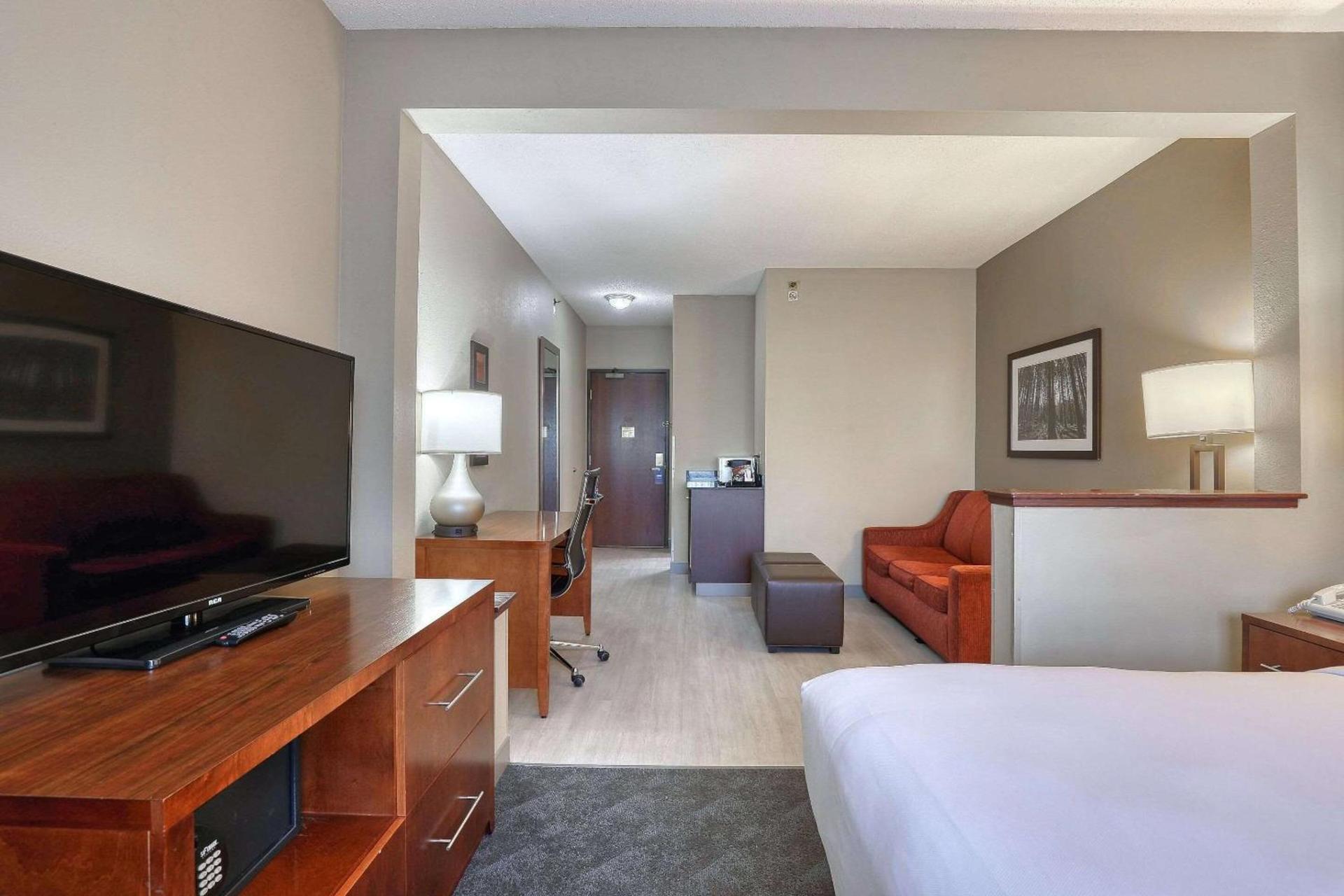 Comfort Suites Madison West - Middleton photo 19