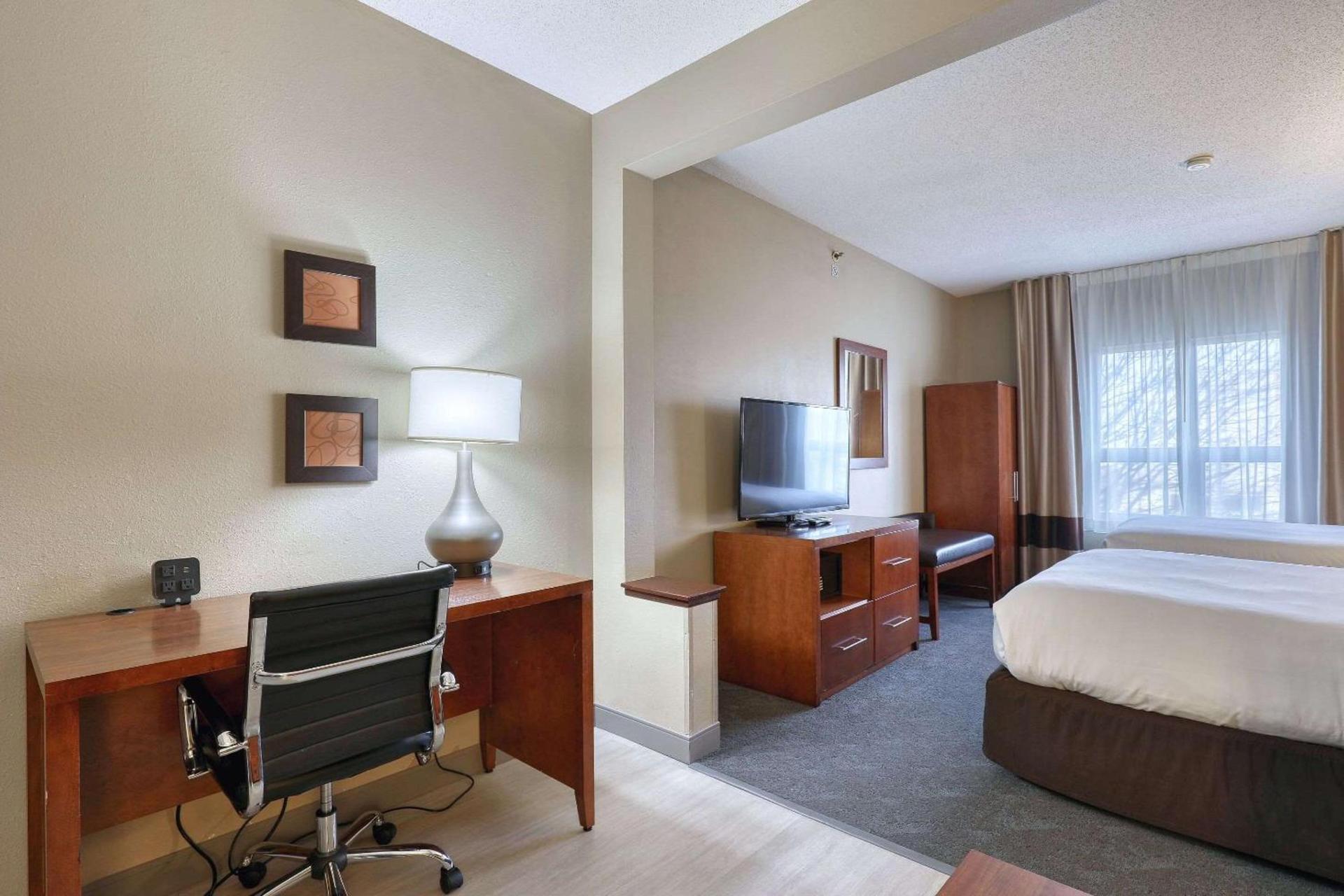 Comfort Suites Madison West - Middleton photo 17
