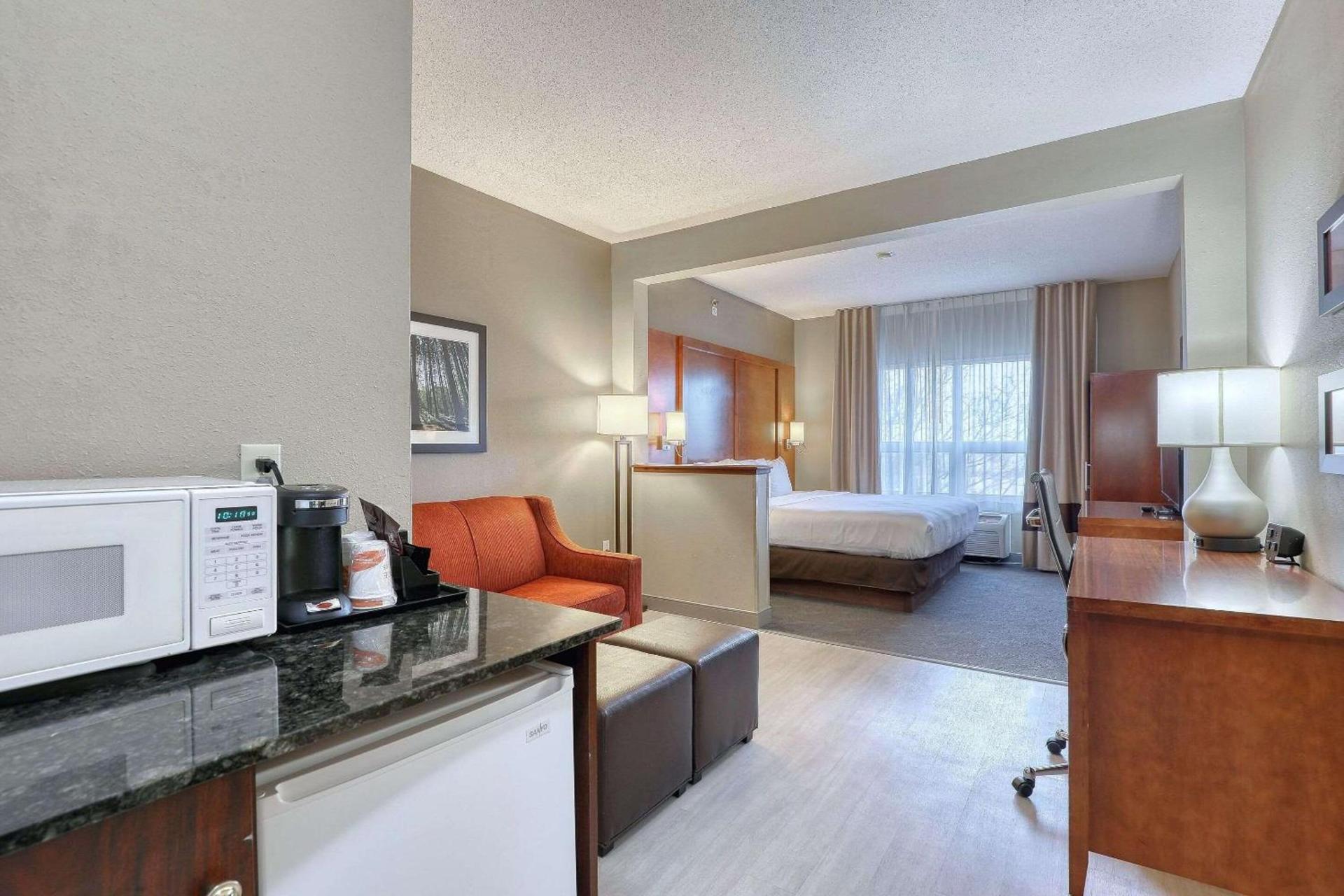 Comfort Suites Madison West - Middleton photo 25